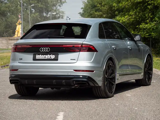 Audi Q8 view 6