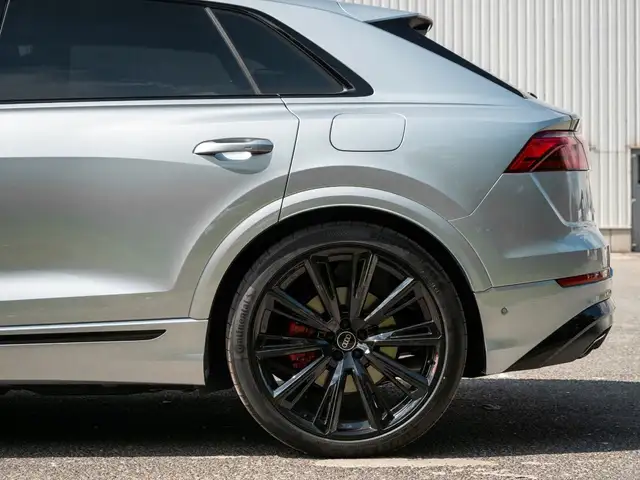 Audi Q8 view 12