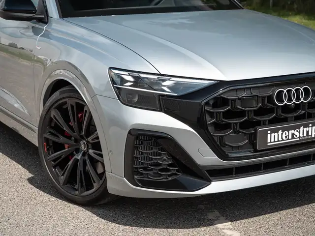 Audi Q8 view 7