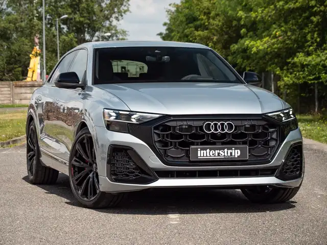 Audi Q8 view 3