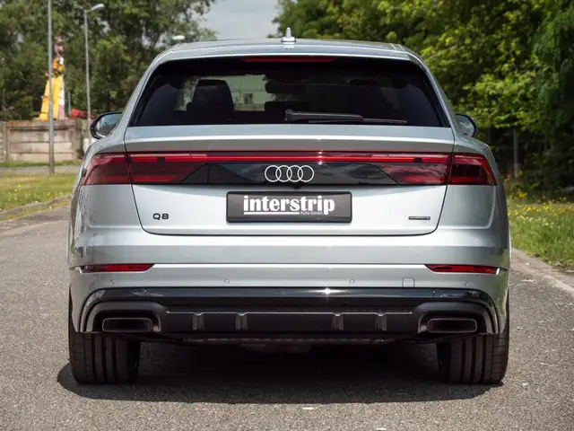 Audi Q8 view 5