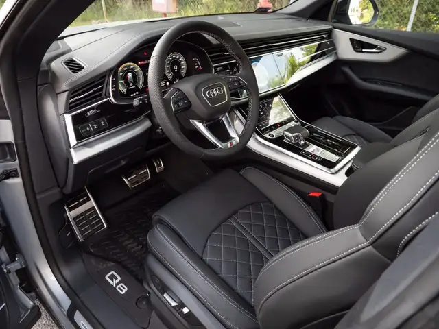 Audi Q8 view 15