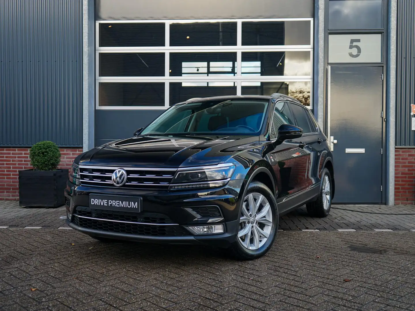 Volkswagen Tiguan 2.0 TSI 4Motion Highline Zwart - 1