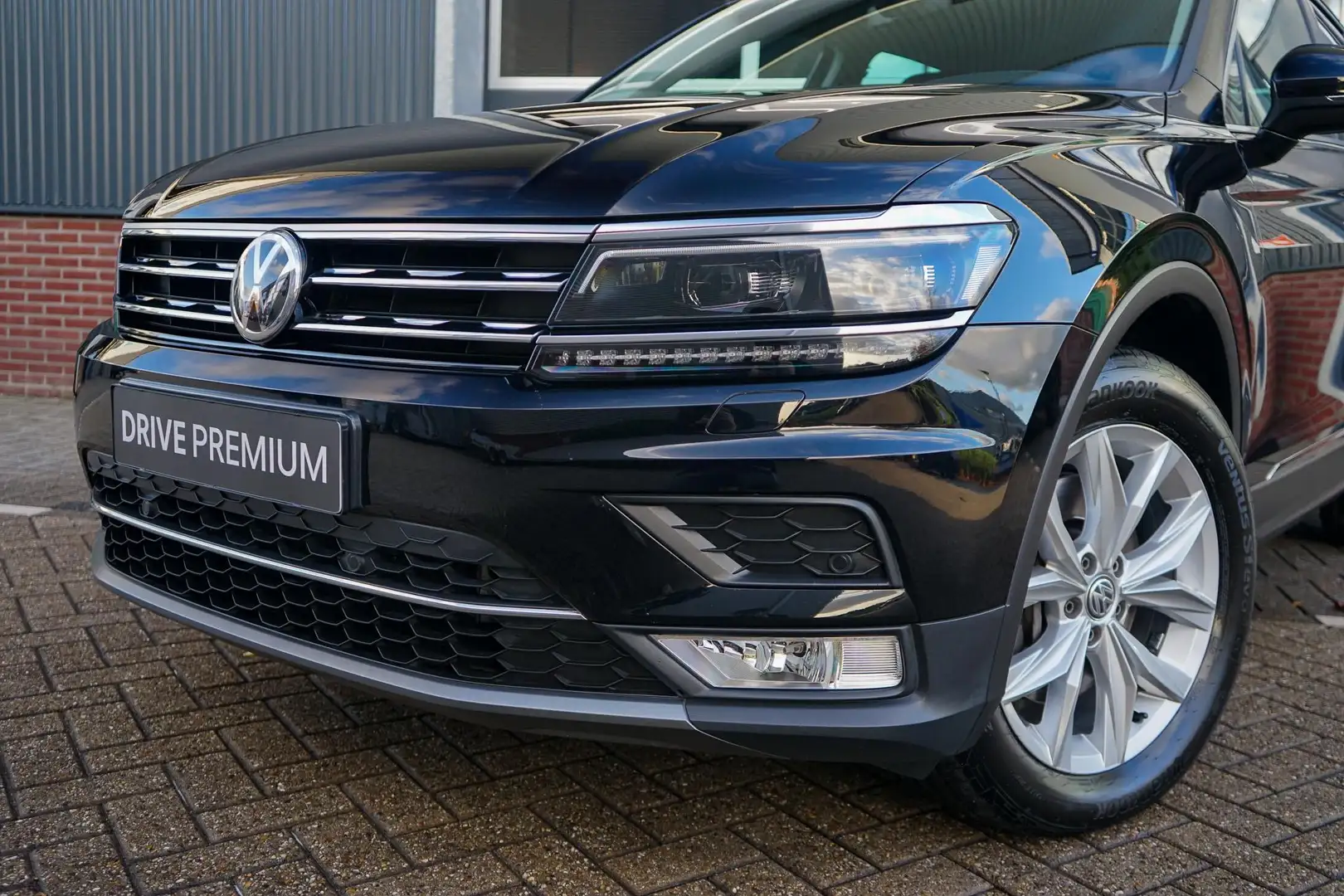 Volkswagen Tiguan 2.0 TSI 4Motion Highline Zwart - 2