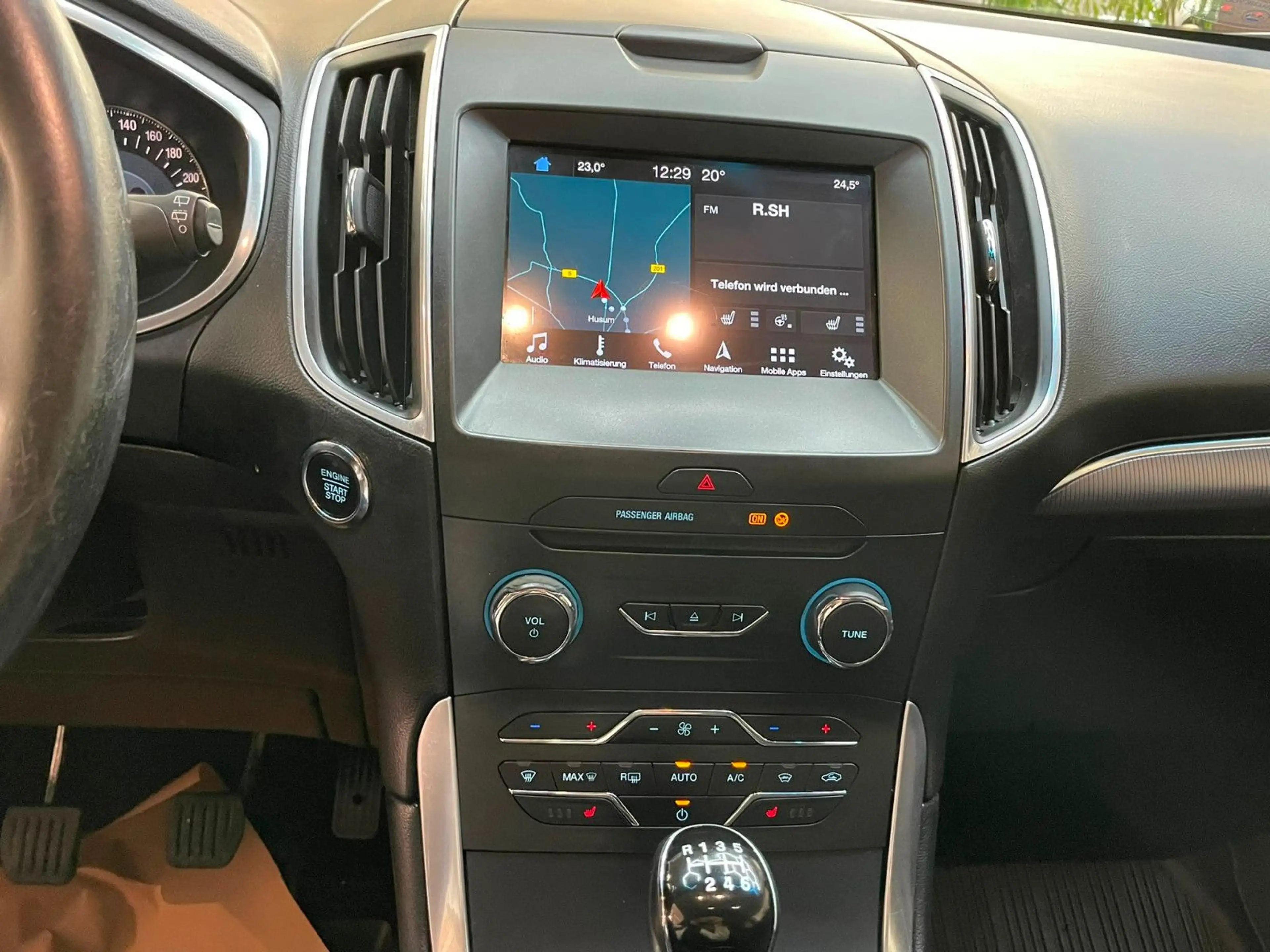 Ford Edge Titanium 4x4 / AHK / NAVI / 1.HAND / PANO — photo 23