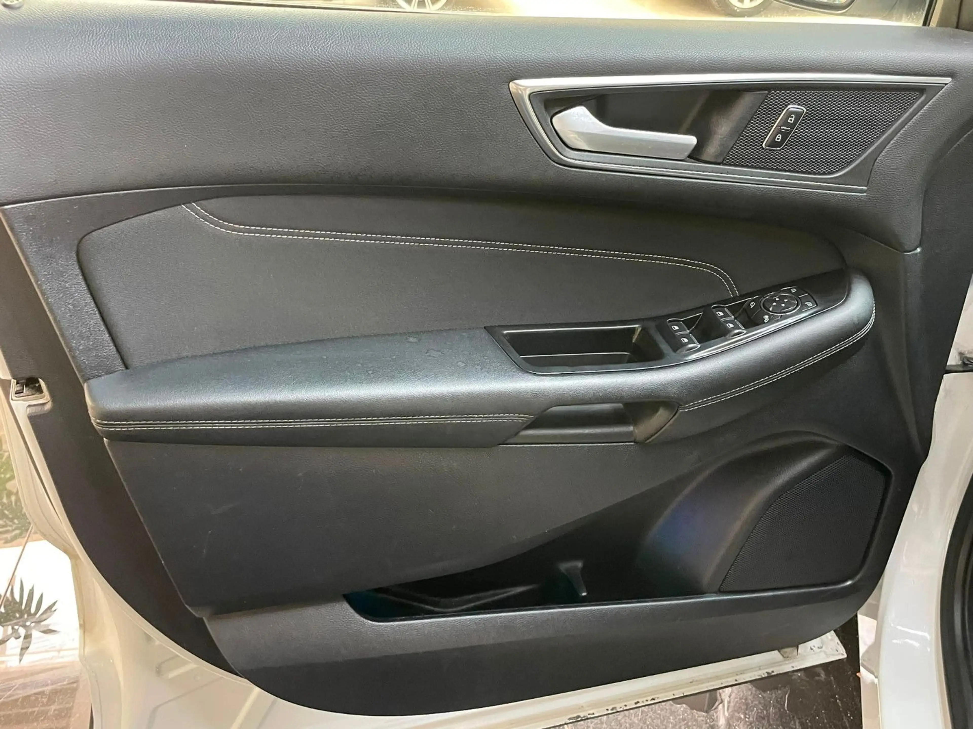 Ford Edge Titanium 4x4 / AHK / NAVI / 1.HAND / PANO — photo 40