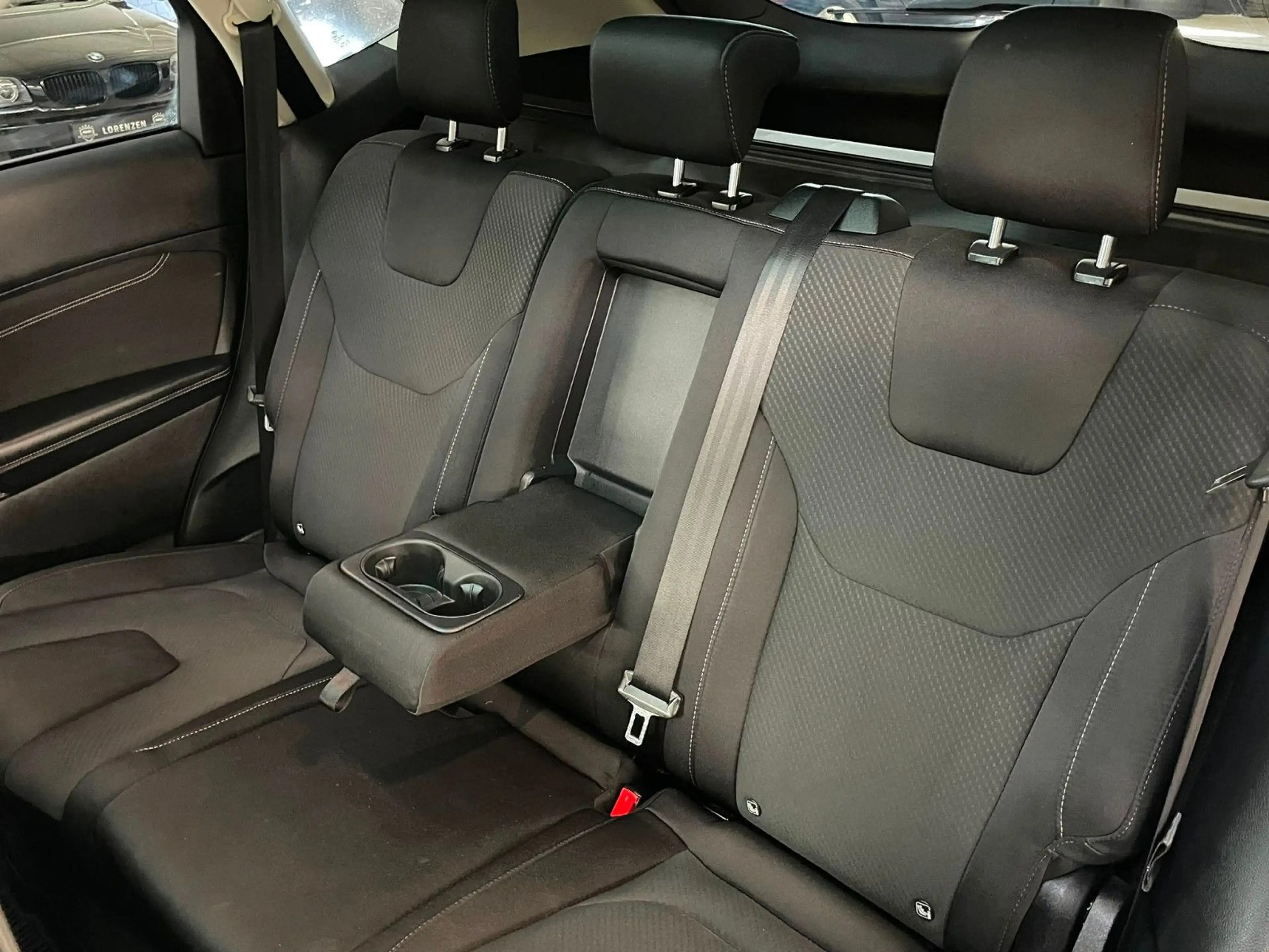 Ford Edge Titanium 4x4 / AHK / NAVI / 1.HAND / PANO — photo 16
