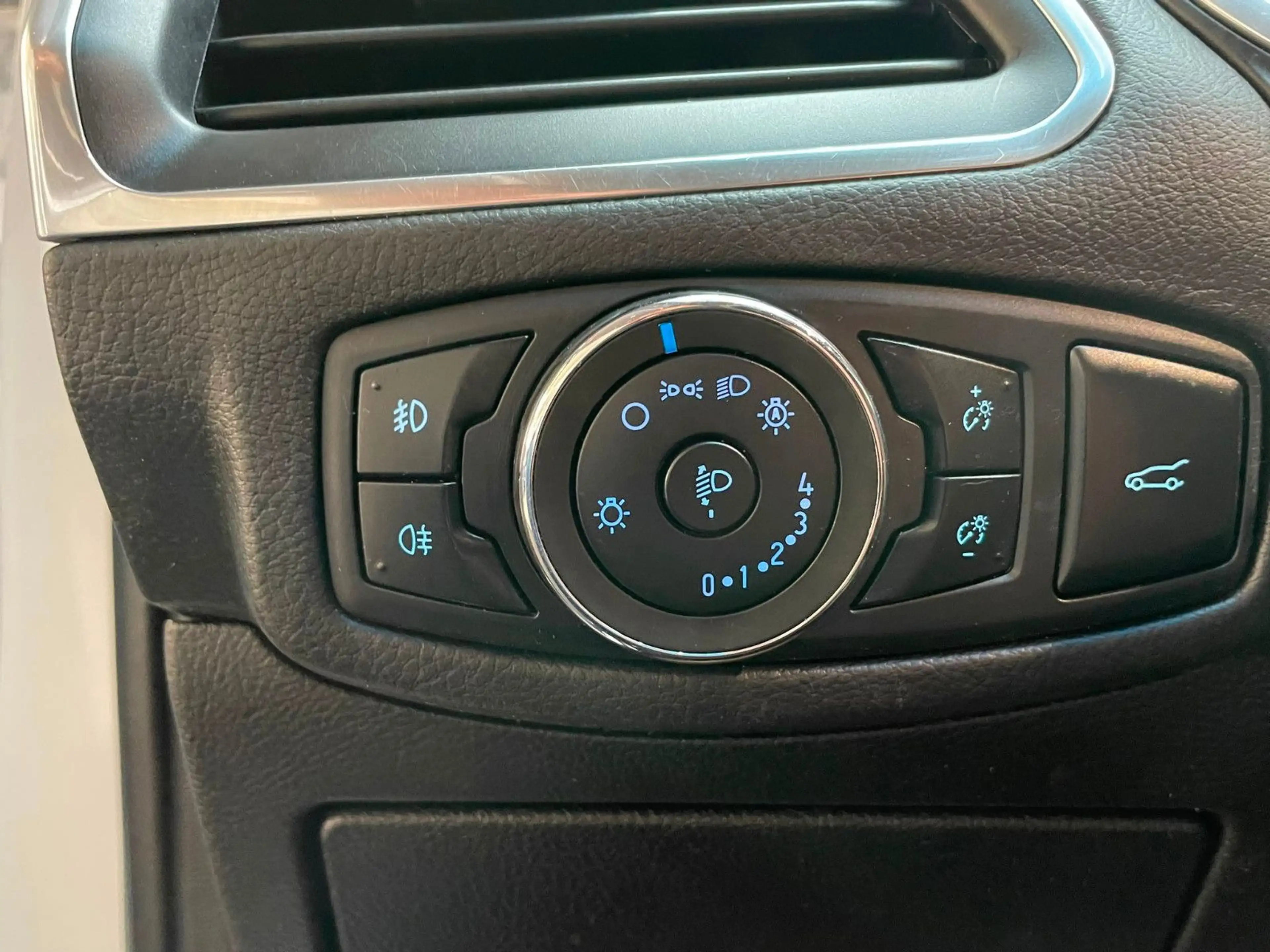 Ford Edge Titanium 4x4 / AHK / NAVI / 1.HAND / PANO — photo 22