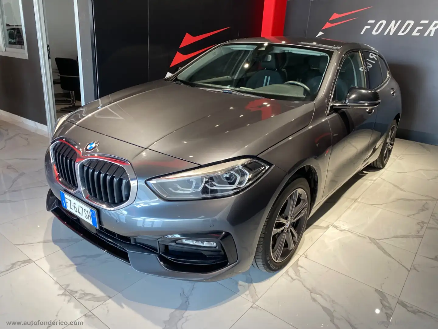 BMW 116 116d 5p. Luxury Grijs - 2