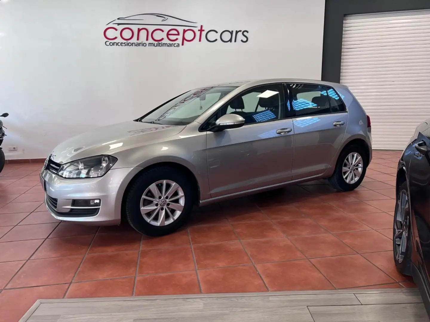 Volkswagen Golf 1.6TDI CR BMT Advance 105 Gris - 2