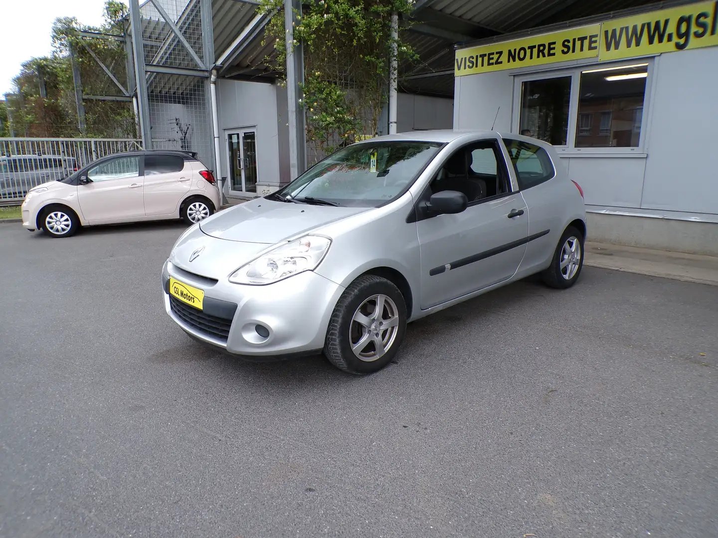 Renault Clio 1.2i 75cv 3 portes Collection gris 09/13 Airco CD Zilver - 1