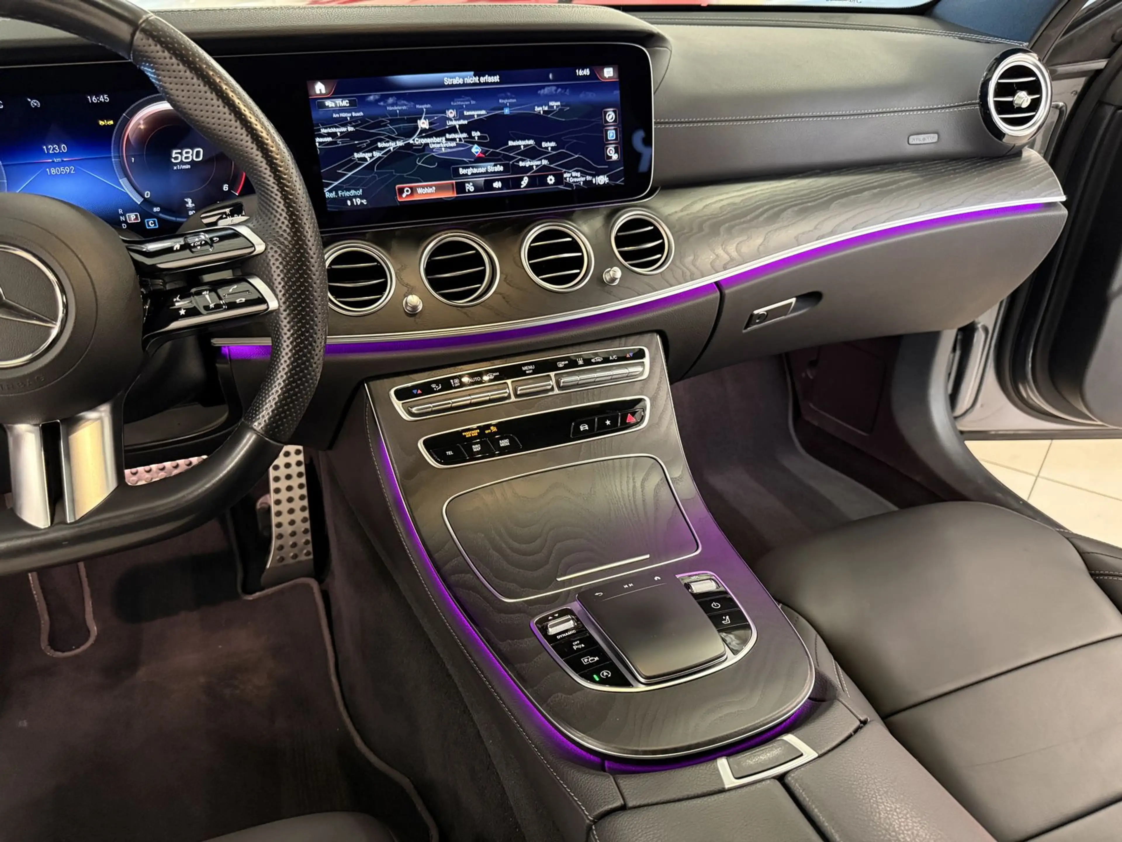 Mercedes-Benz E 400 4Matic AMG Line *Nappa-HUD-STHZ-Night-19" — photo 13
