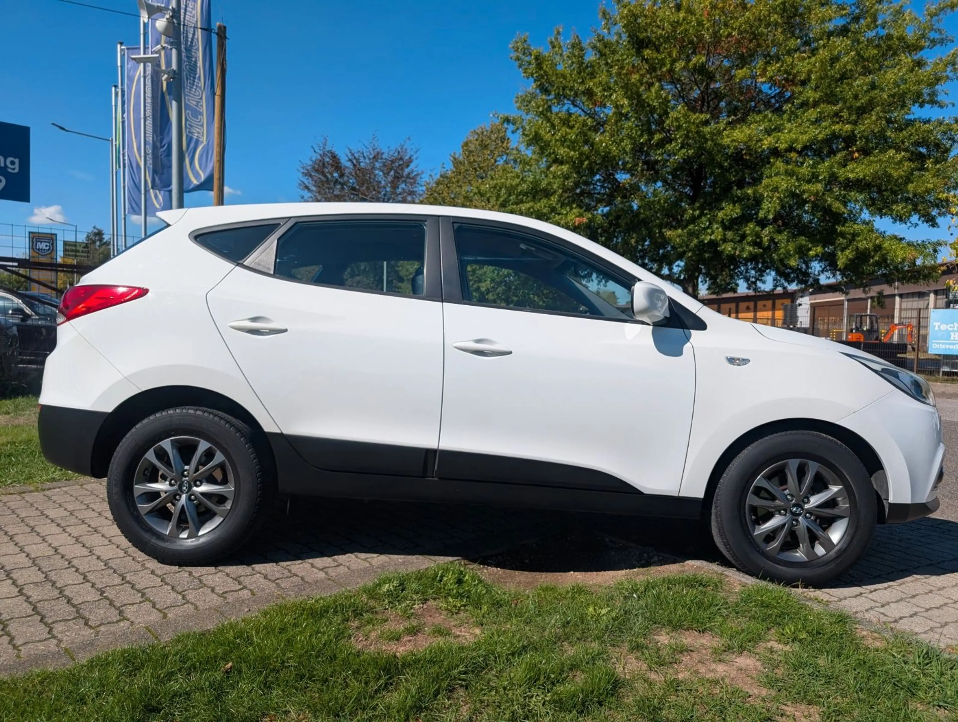 Hyundai iX35 FIFA World Cup Edition 2WD*1-HAND*KLIMA*PDC — photo 10