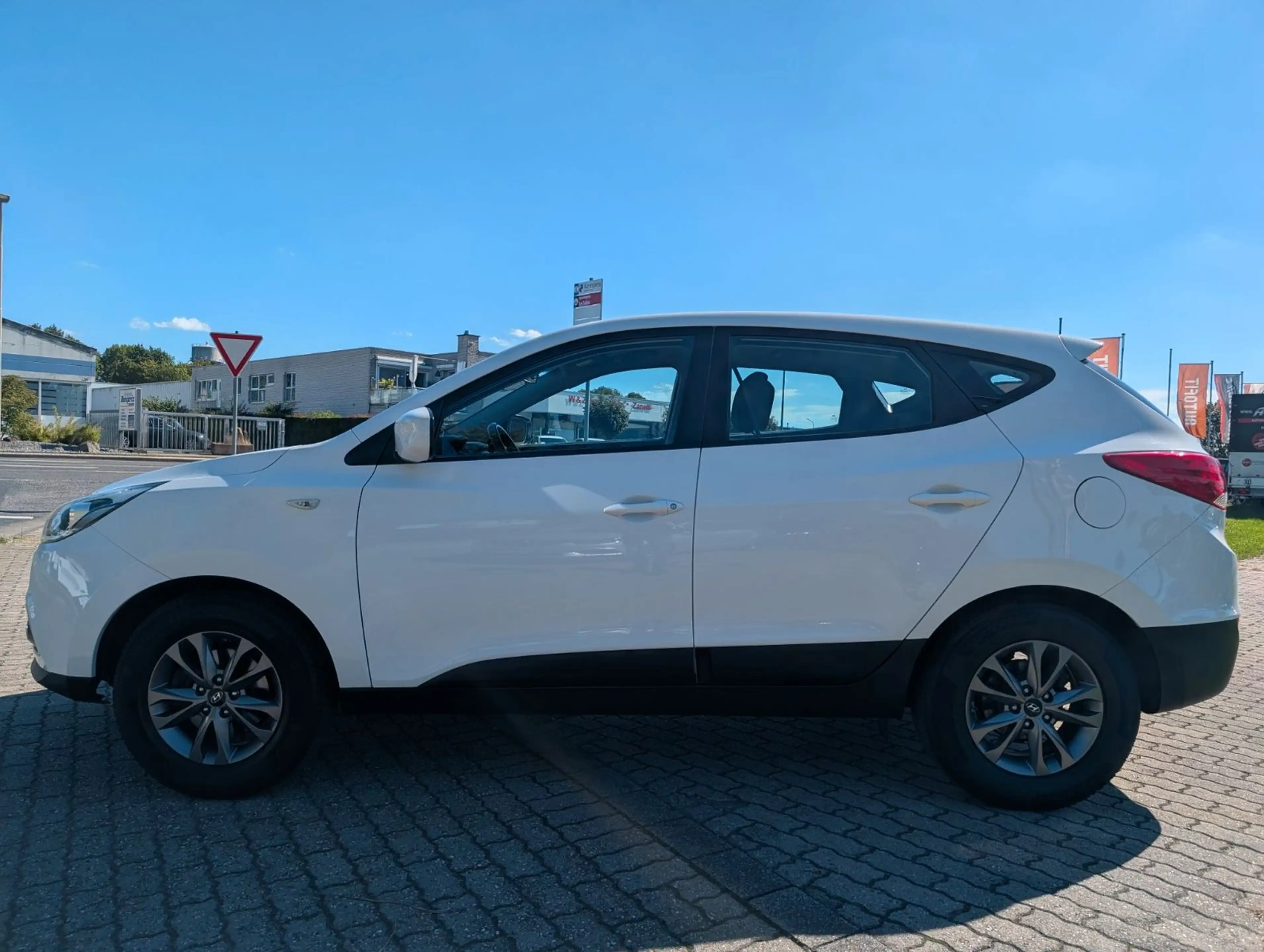 Hyundai iX35 FIFA World Cup Edition 2WD*1-HAND*KLIMA*PDC — photo 14