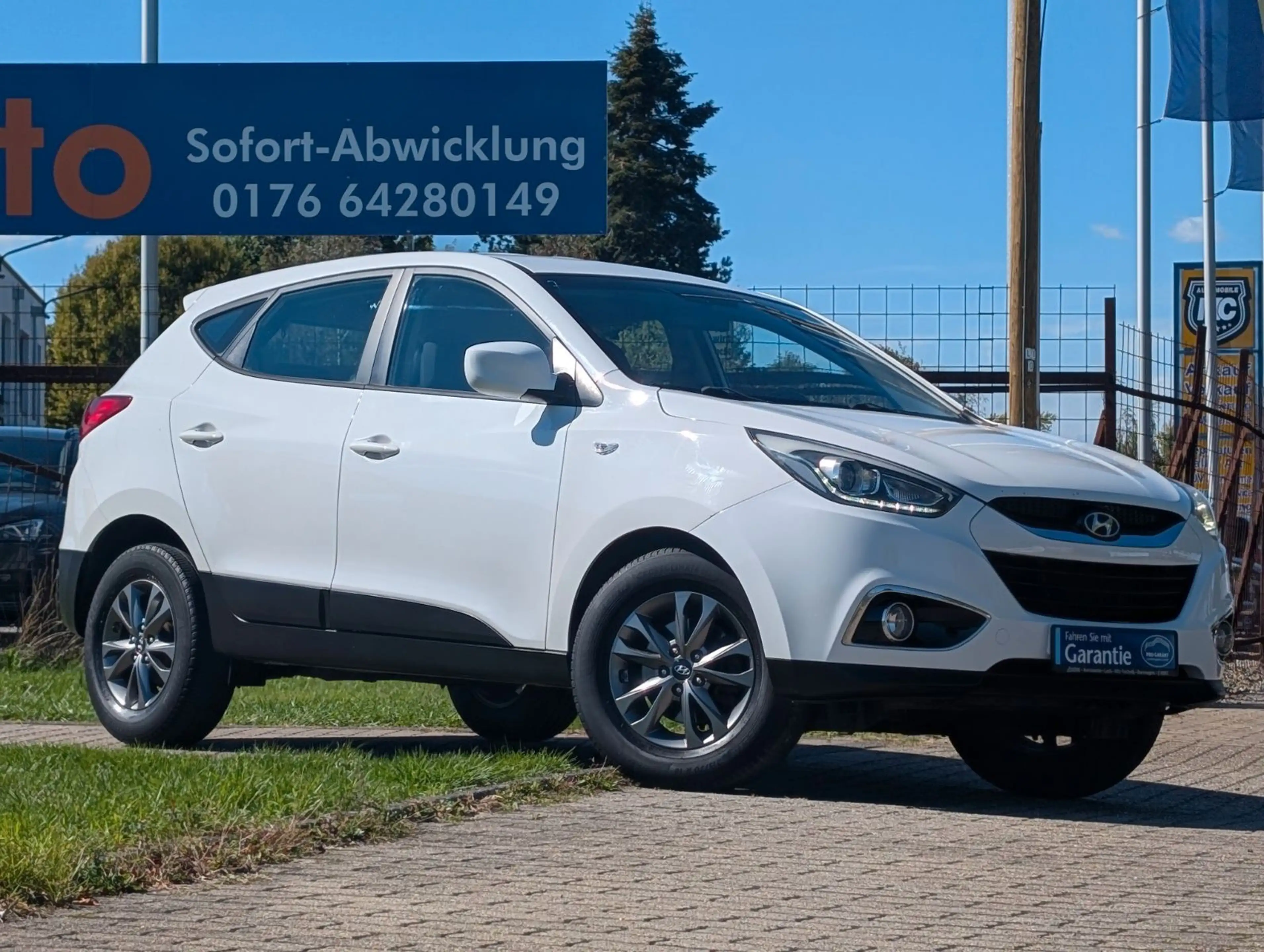 Hyundai iX35 FIFA World Cup Edition 2WD*1-HAND*KLIMA*PDC — photo 3