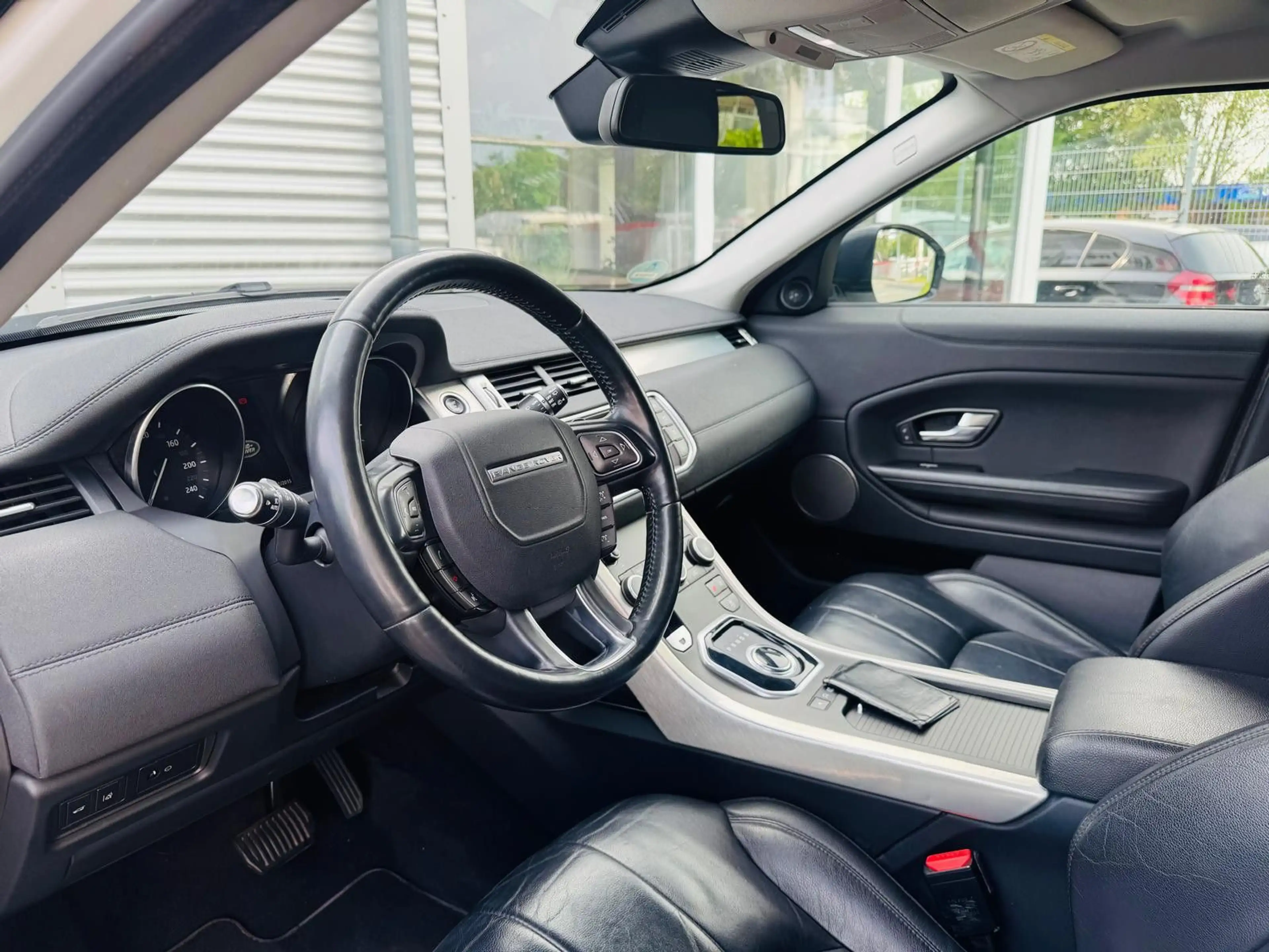 Land Rover Range Rover Evoque SE — photo 5
