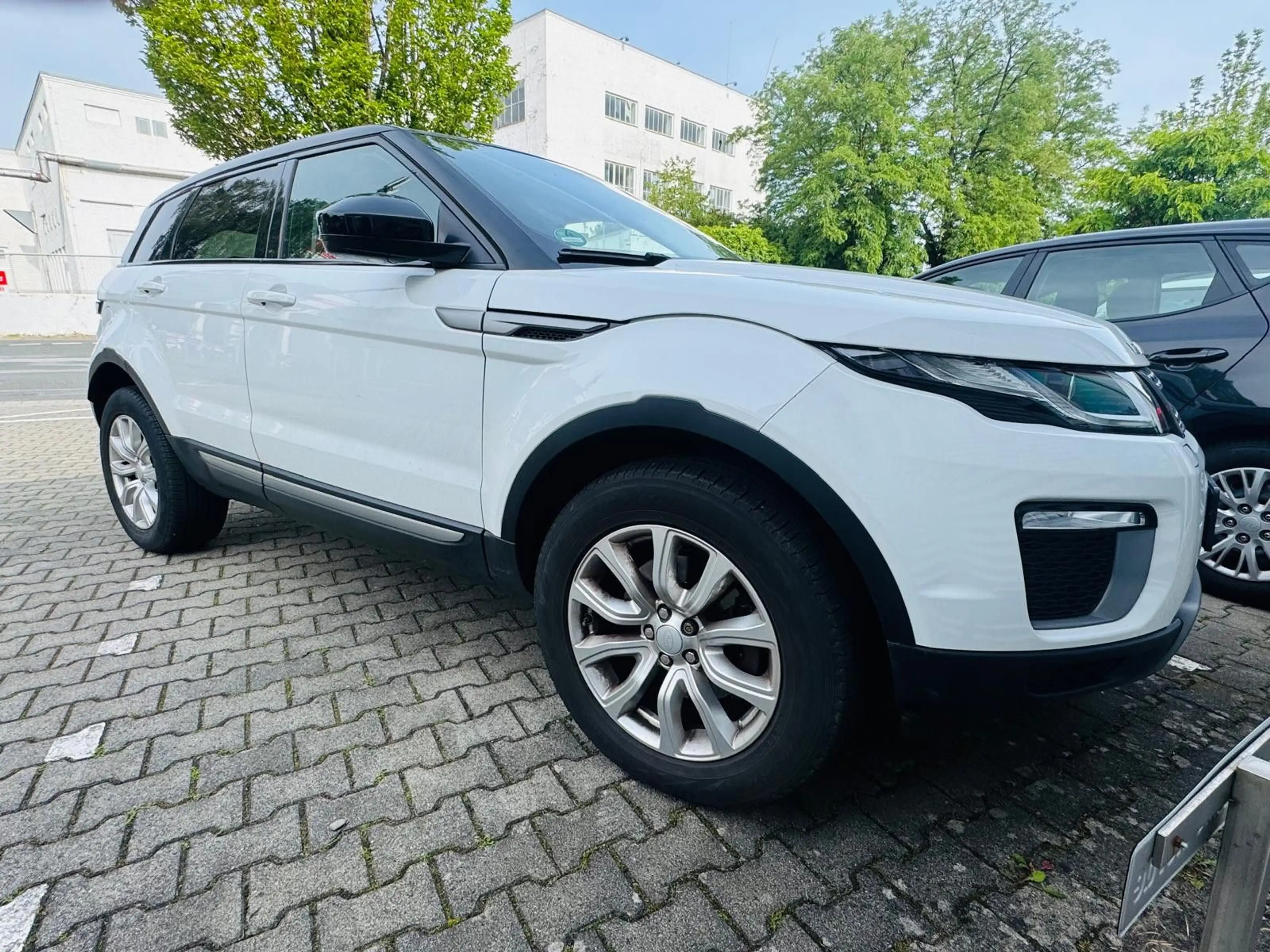 Land Rover Range Rover Evoque SE — photo 4
