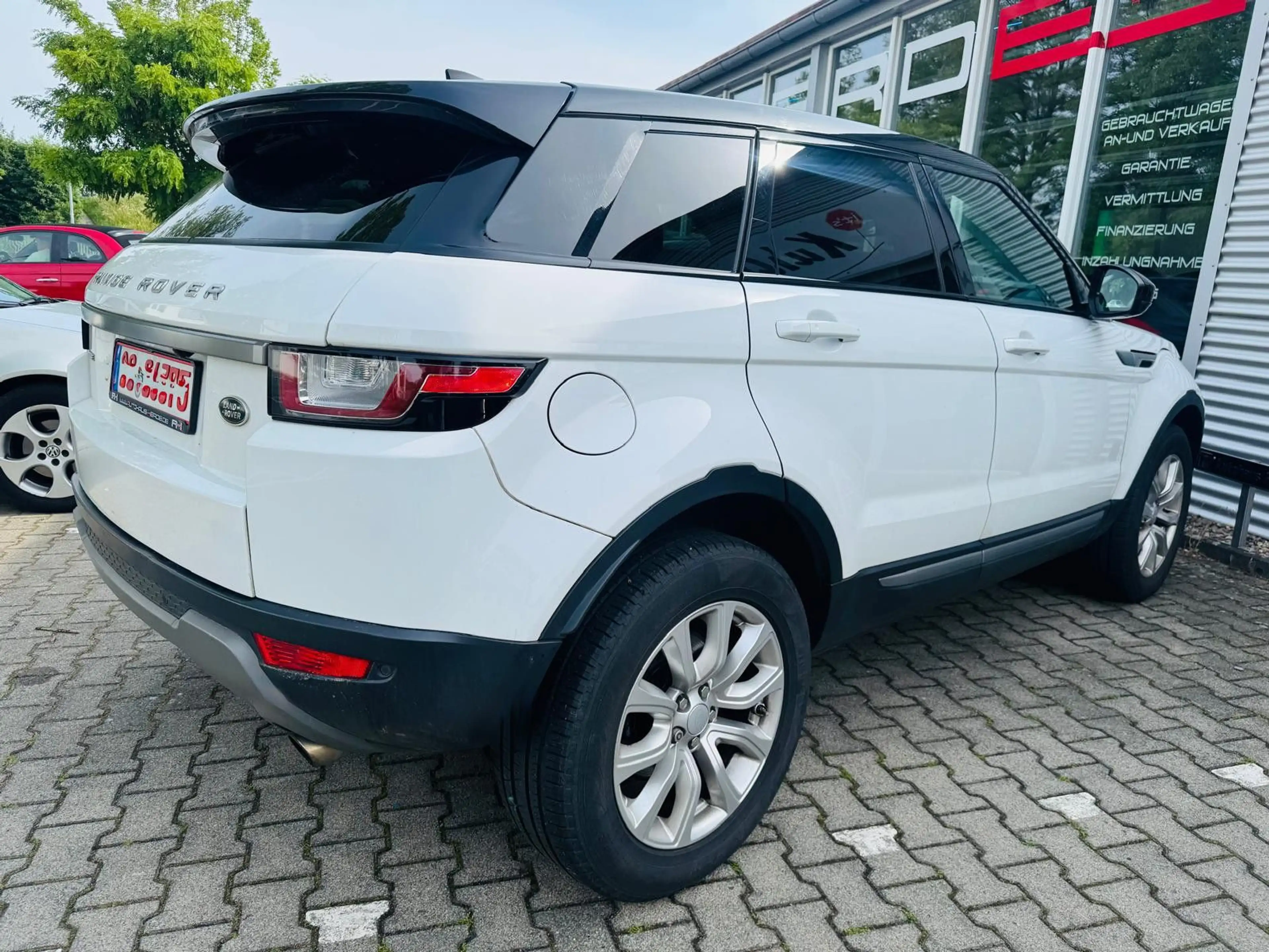 Land Rover Range Rover Evoque SE — photo 3
