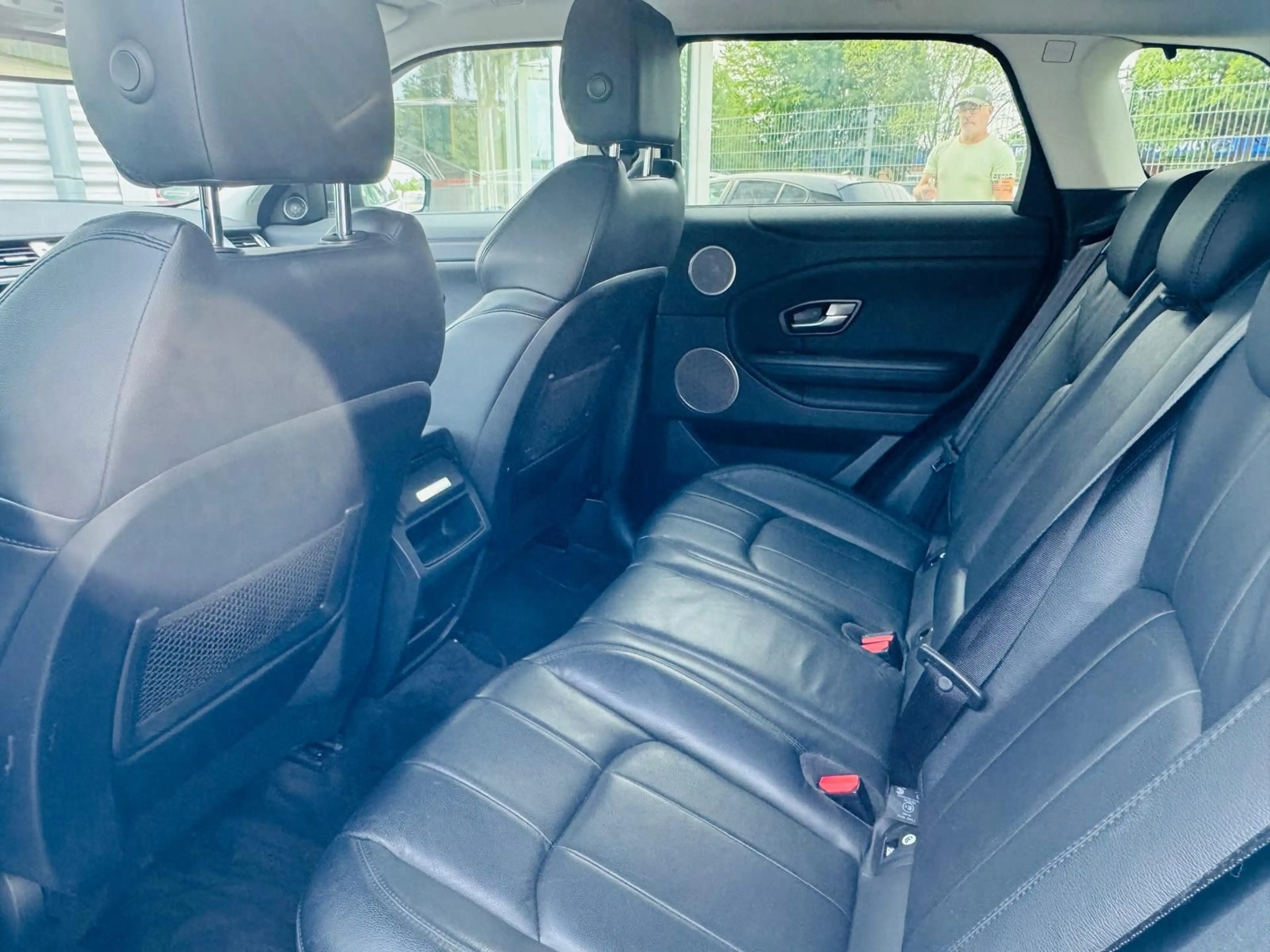 Land Rover Range Rover Evoque SE — photo 7