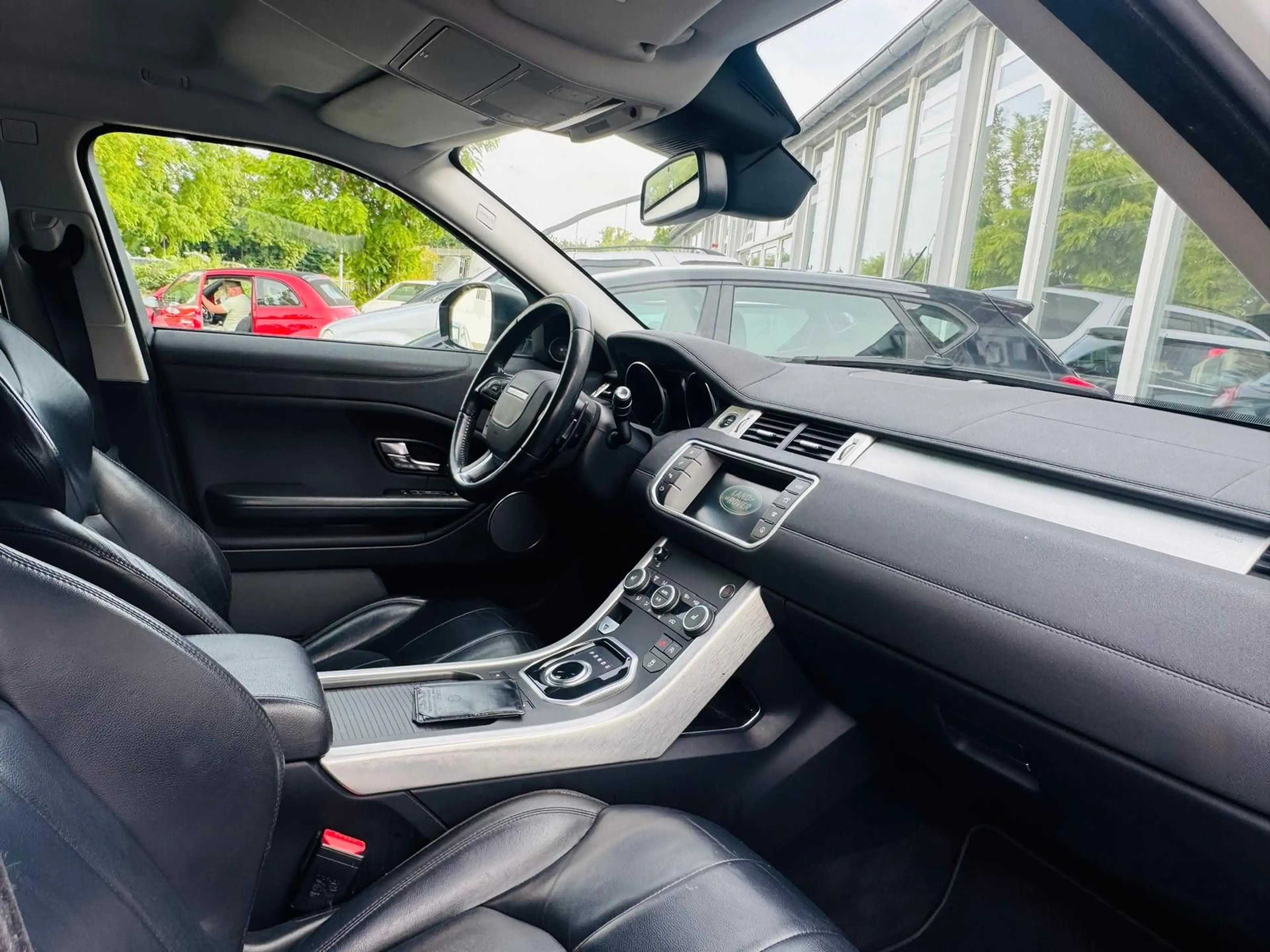 Land Rover Range Rover Evoque SE — photo 6