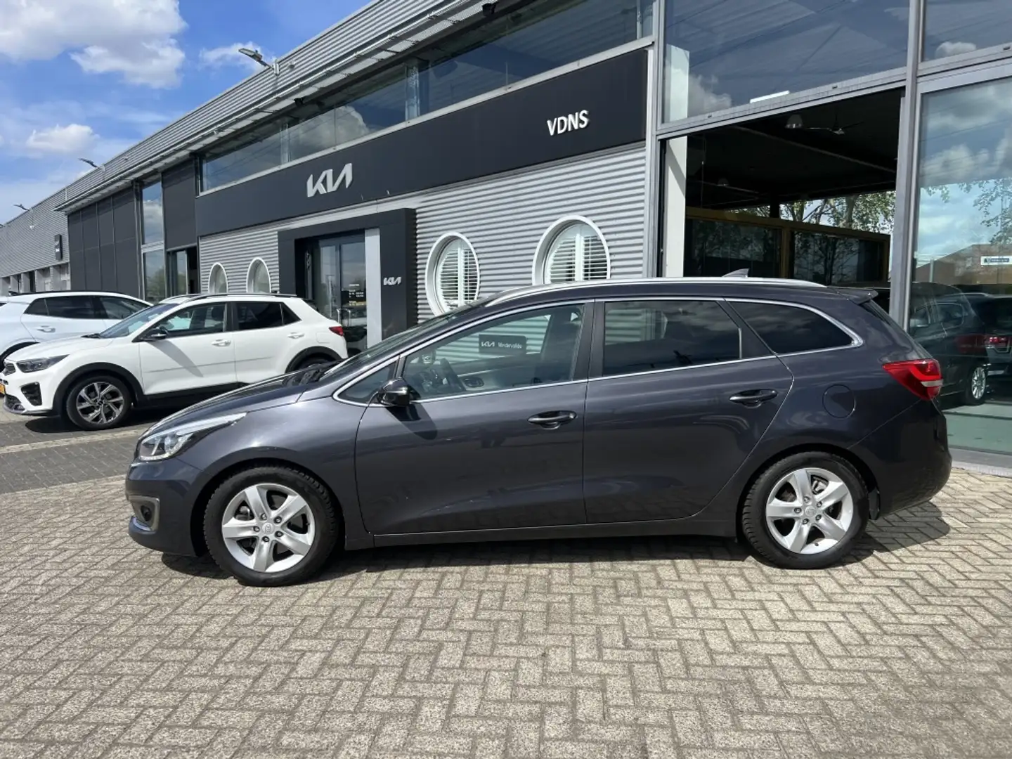 Kia Ceed SW / cee'd SW Sportswagon 1.6 GDI DynamicLine Eerste eigenaar! Gris - 2