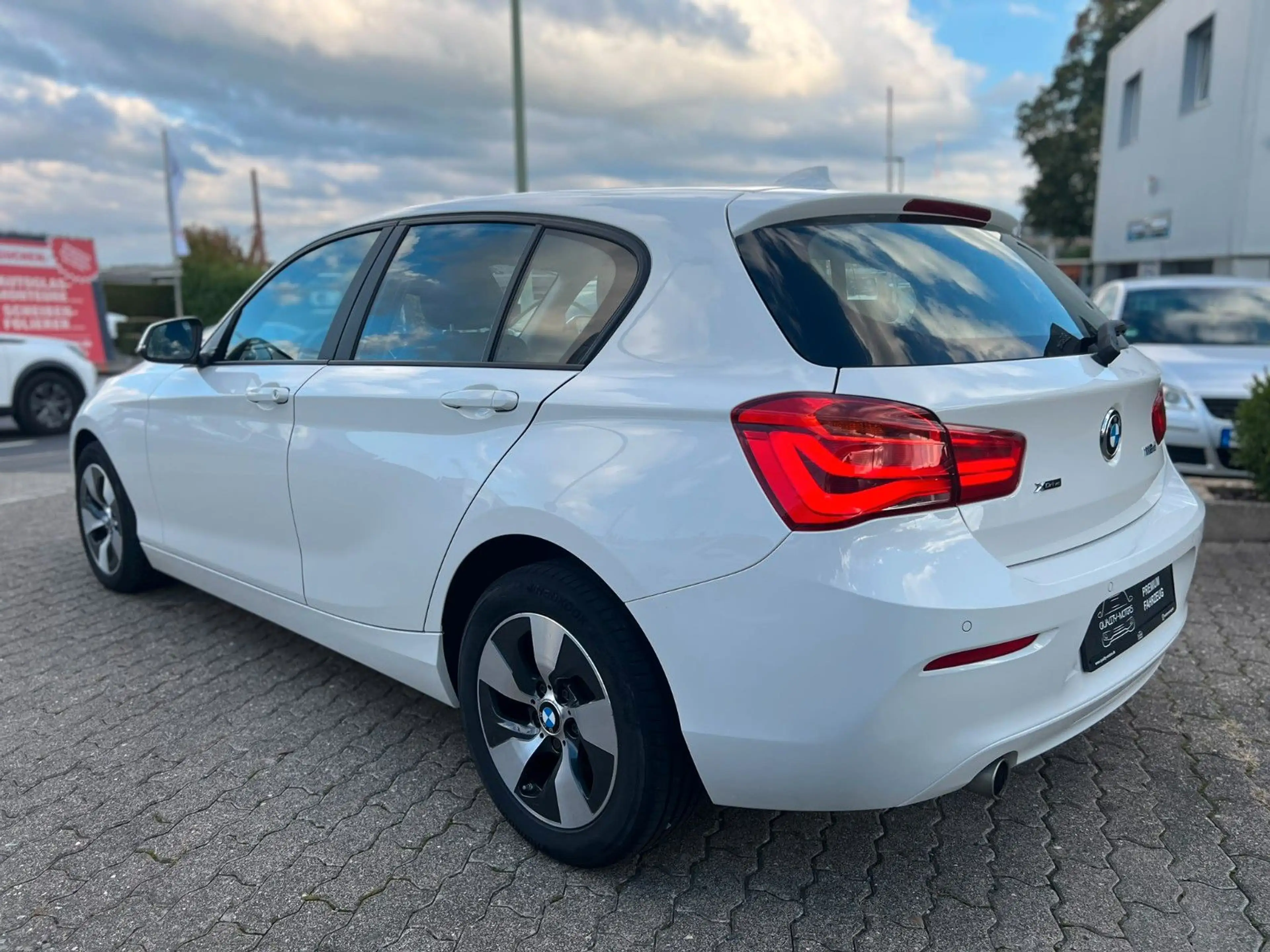 BMW 118 d xDRIVE ADVANTAGE-LED-KLIMA-PDC-TEMPO-NAVI — photo 2