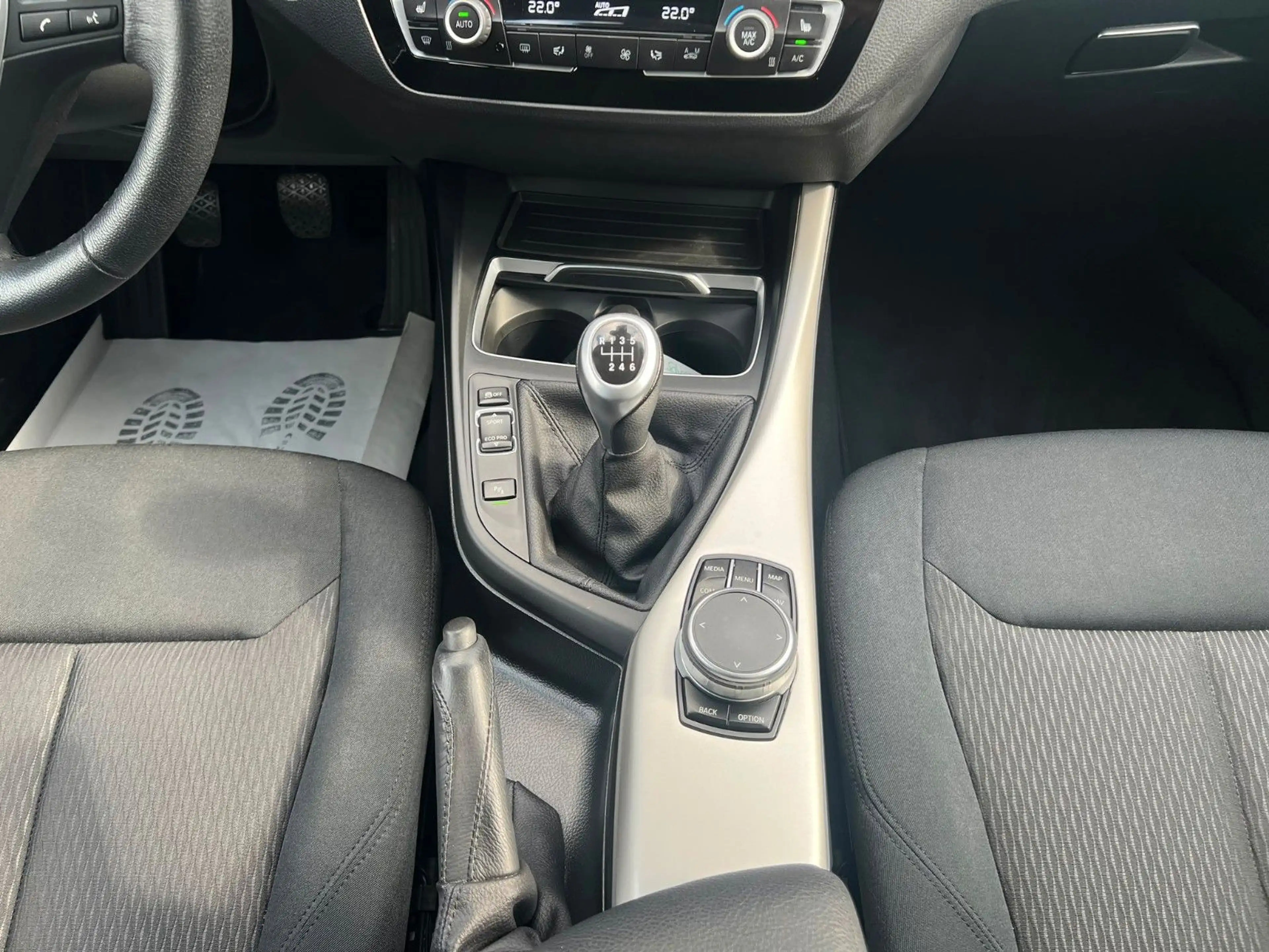 BMW 118 d xDRIVE ADVANTAGE-LED-KLIMA-PDC-TEMPO-NAVI — photo 14