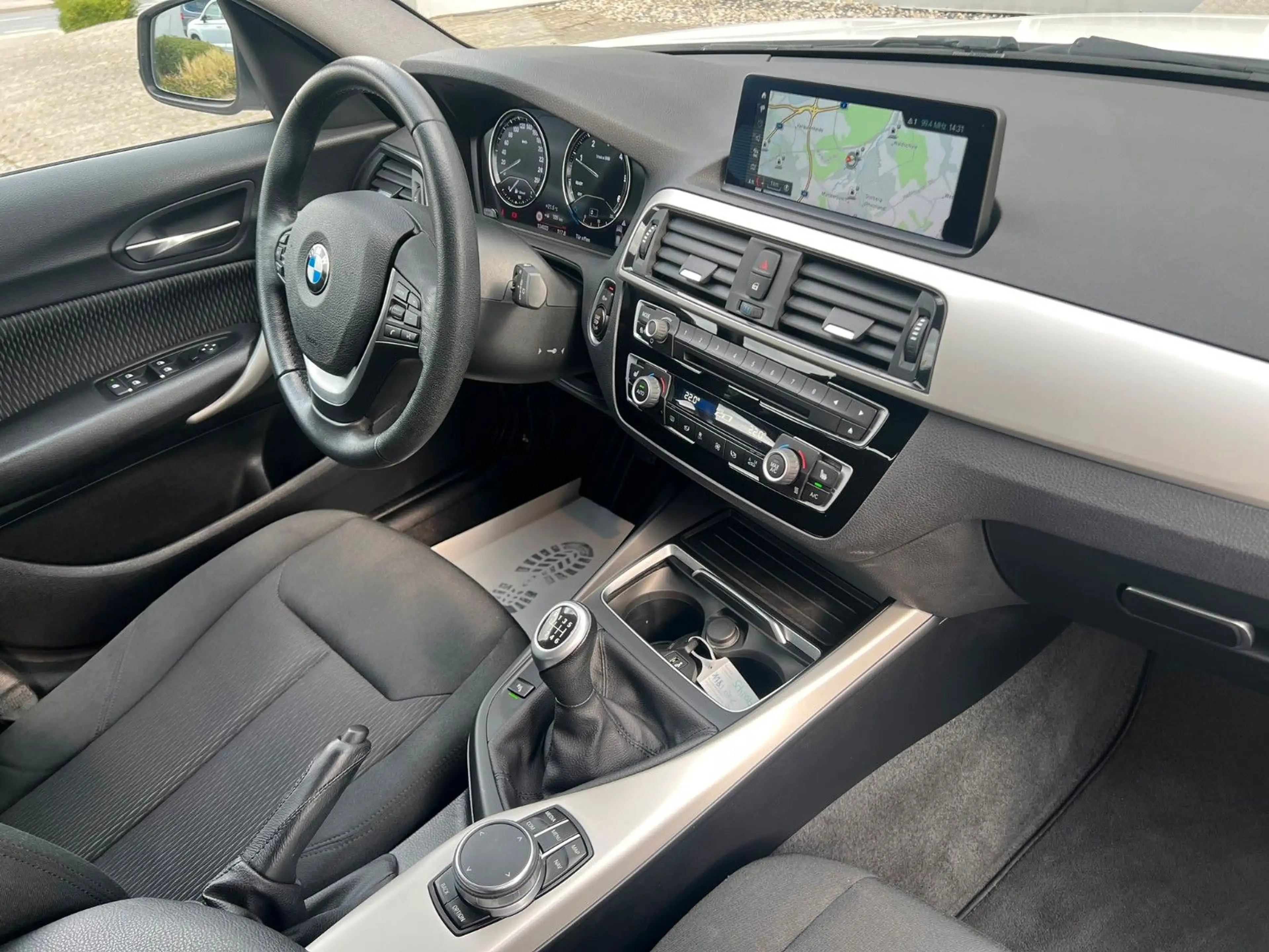 BMW 118 d xDRIVE ADVANTAGE-LED-KLIMA-PDC-TEMPO-NAVI — photo 11
