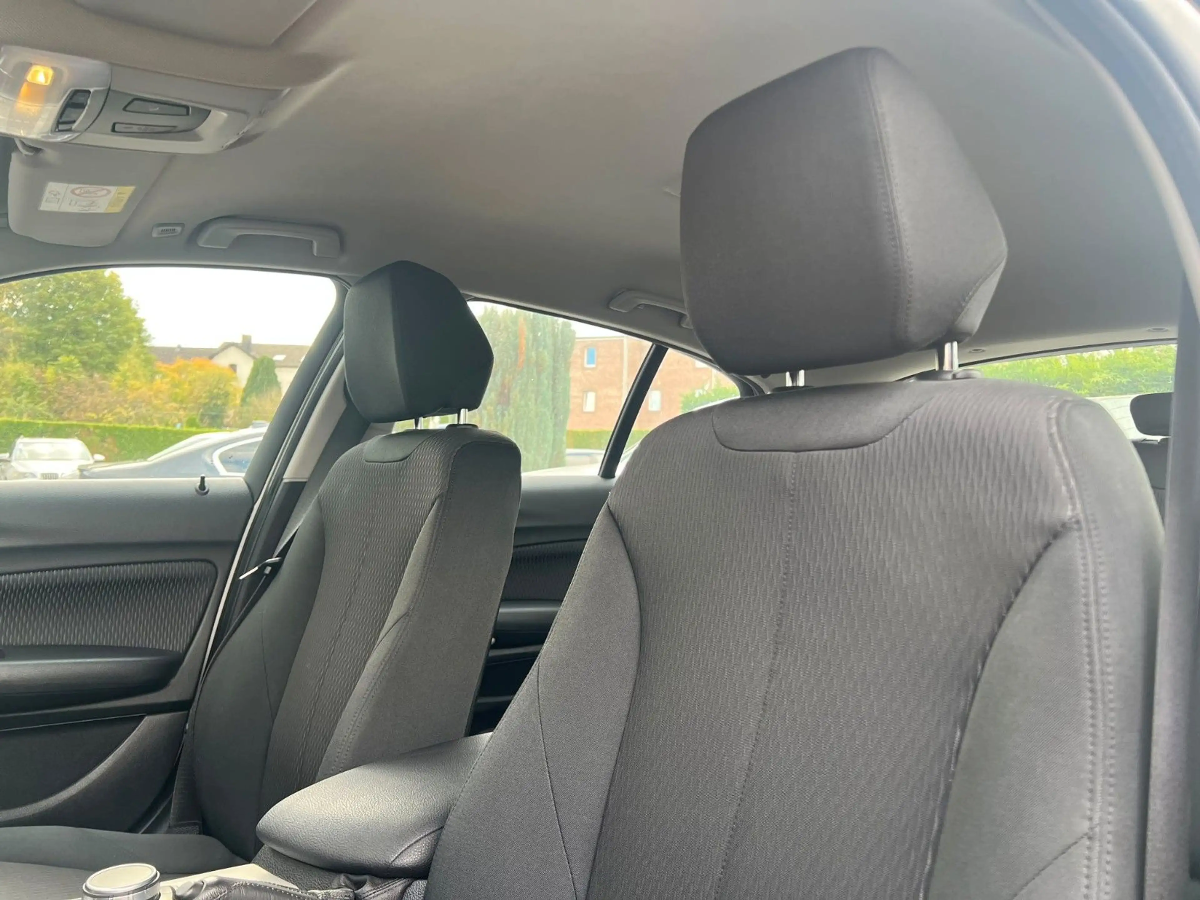 BMW 118 d xDRIVE ADVANTAGE-LED-KLIMA-PDC-TEMPO-NAVI — photo 8