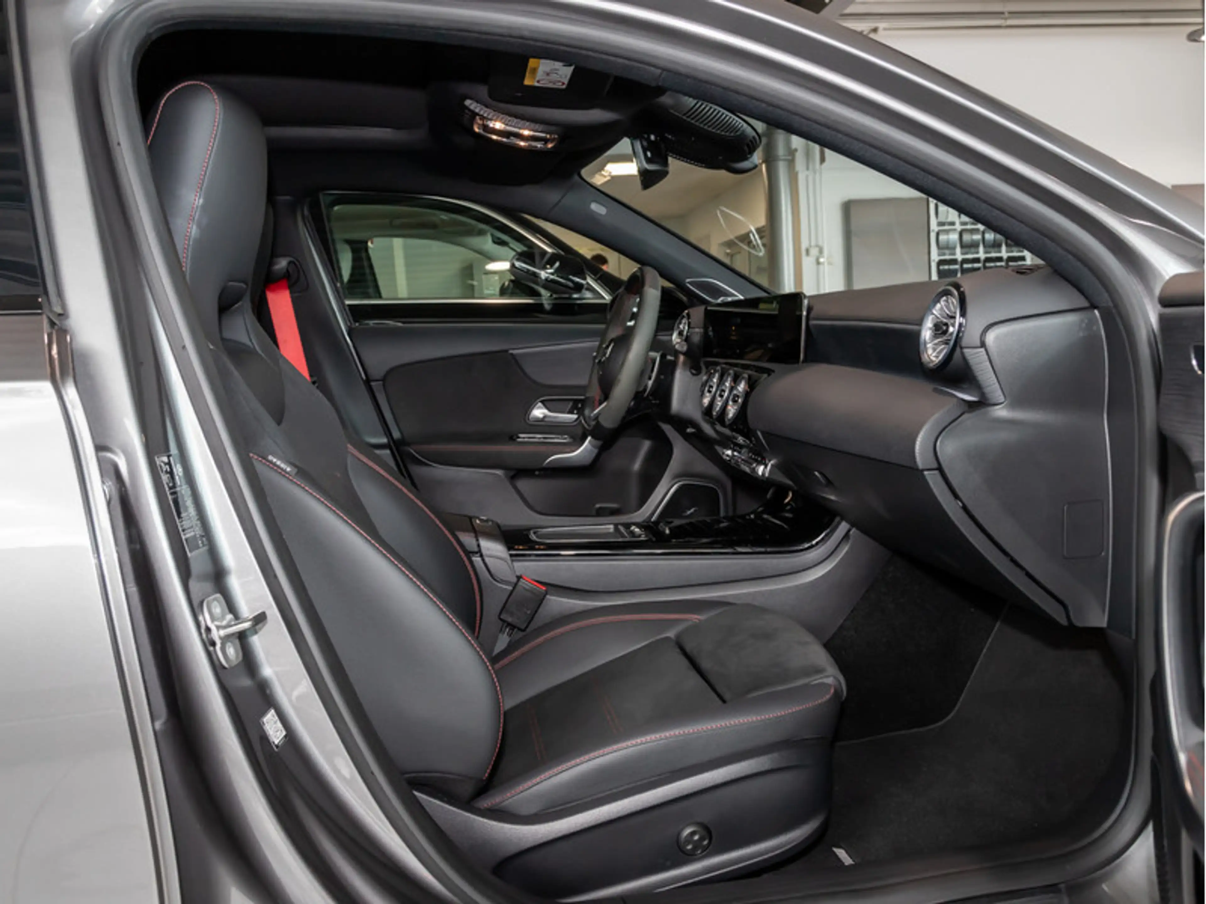 Mercedes-Benz A 45 AMG S 4M+ Premium+/Aero/Pano/Burm/Night/19" — photo 8