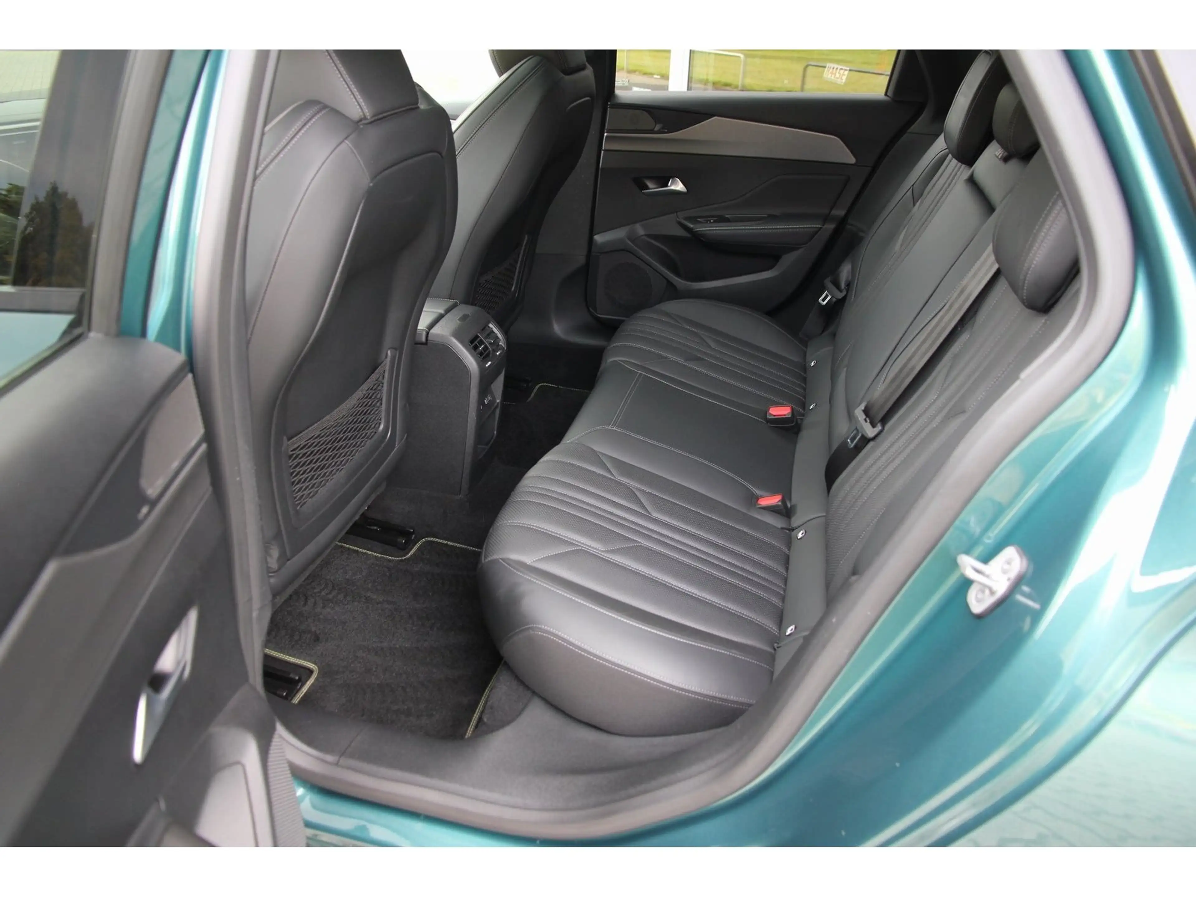 Peugeot 308 SW GT Pack Hybrid 225 e-EAT8 Carplay Matrix — photo 9