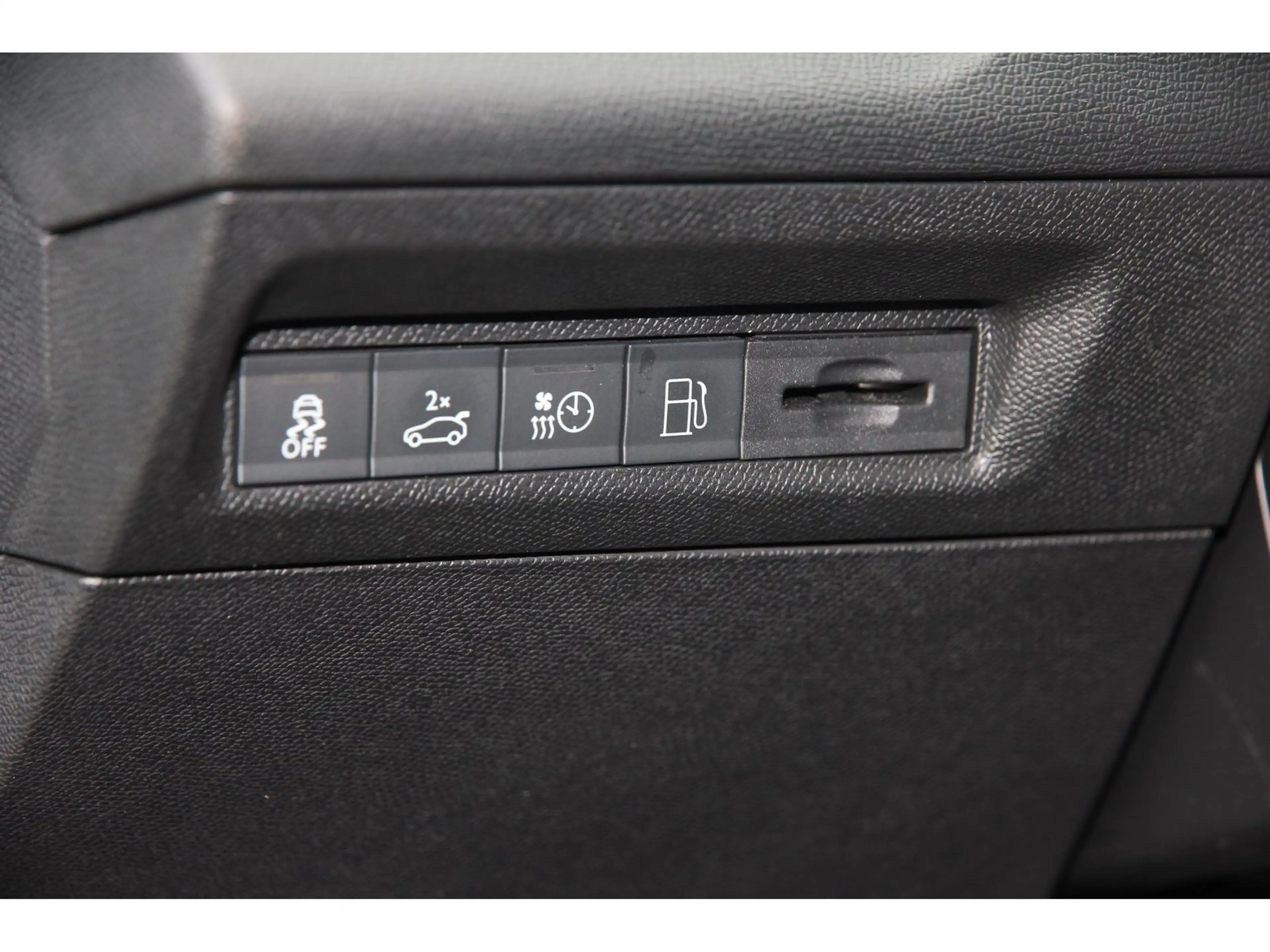 Peugeot 308 SW GT Pack Hybrid 225 e-EAT8 Carplay Matrix — photo 16
