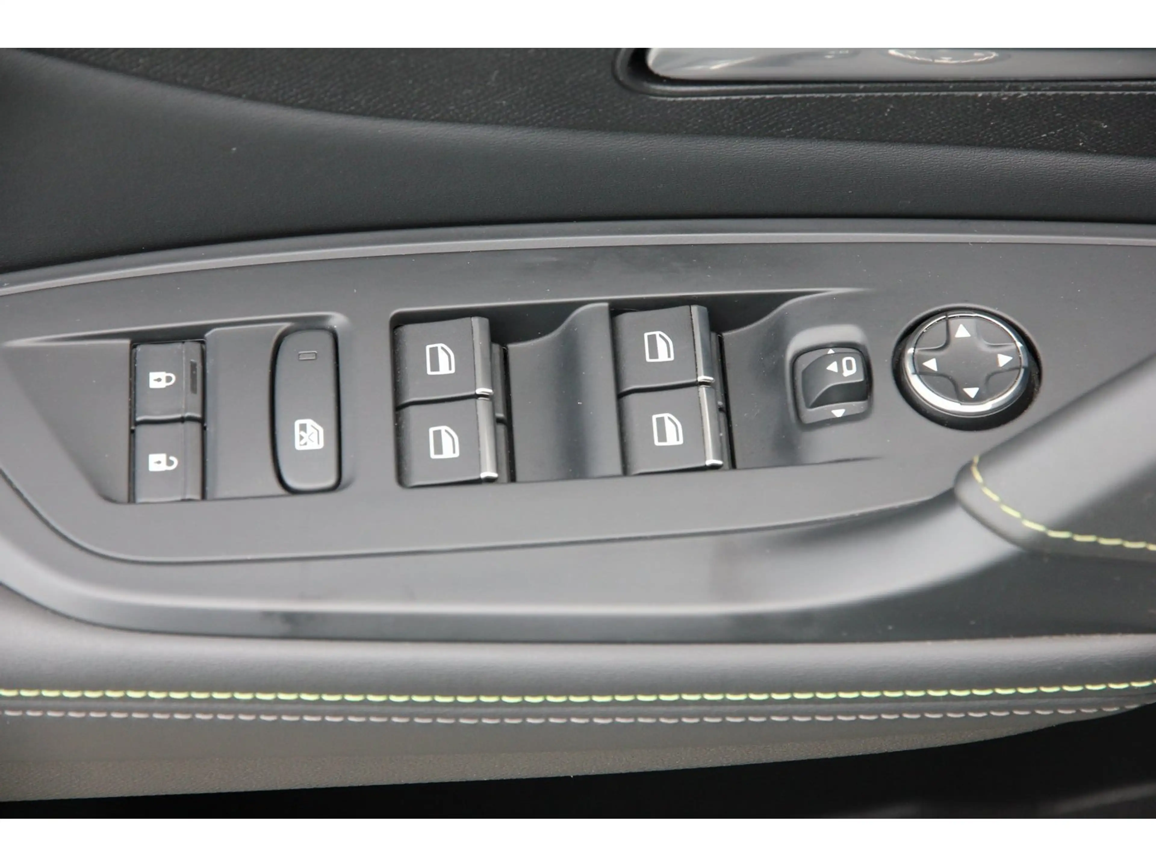 Peugeot 308 SW GT Pack Hybrid 225 e-EAT8 Carplay Matrix — photo 14