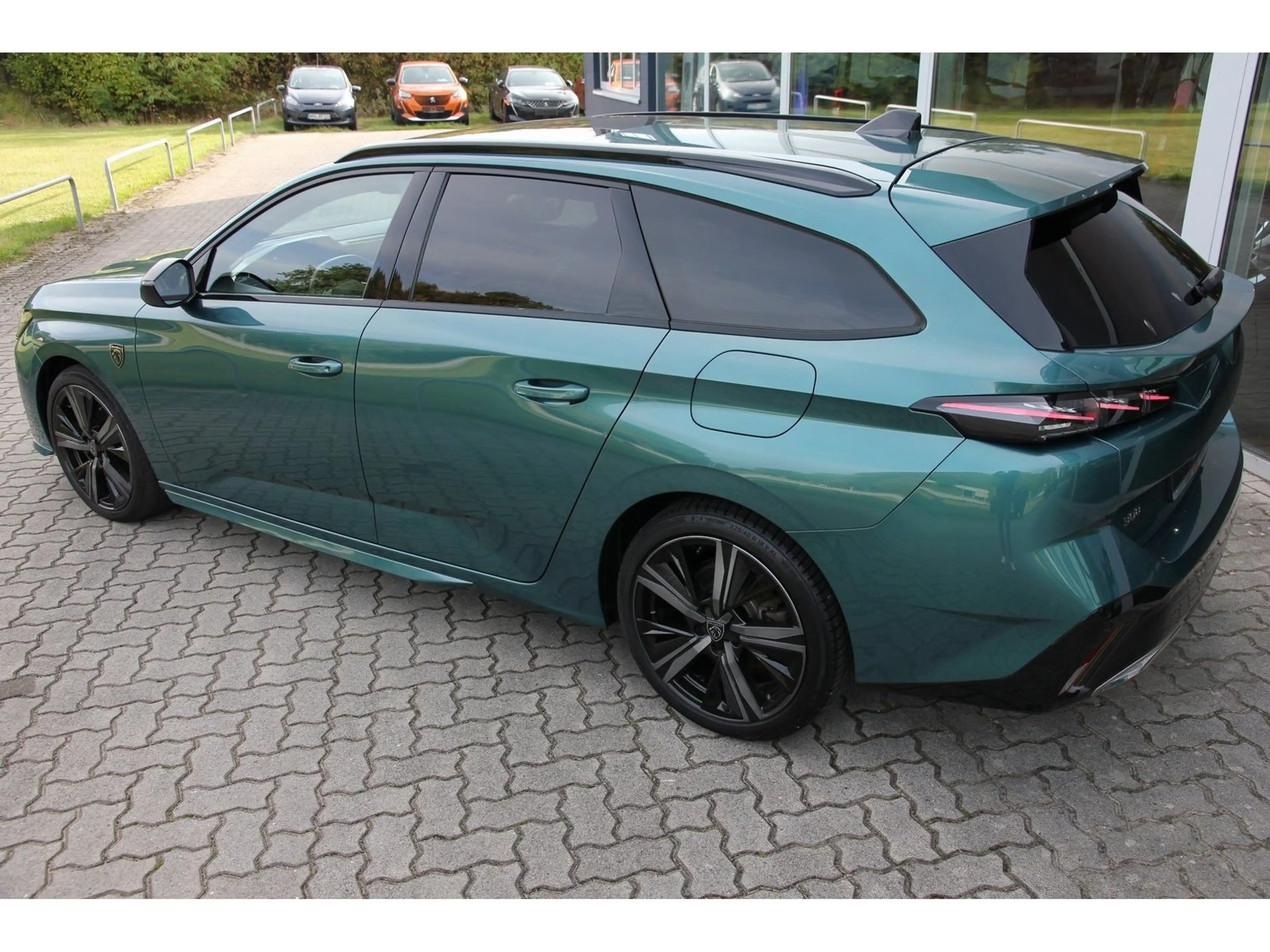 Peugeot 308 SW GT Pack Hybrid 225 e-EAT8 Carplay Matrix — photo 4