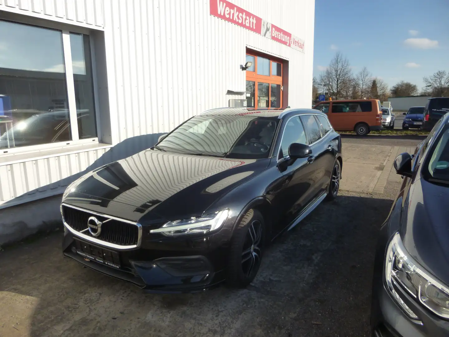 Volvo V60 Momentum Pro Schwarz - 2