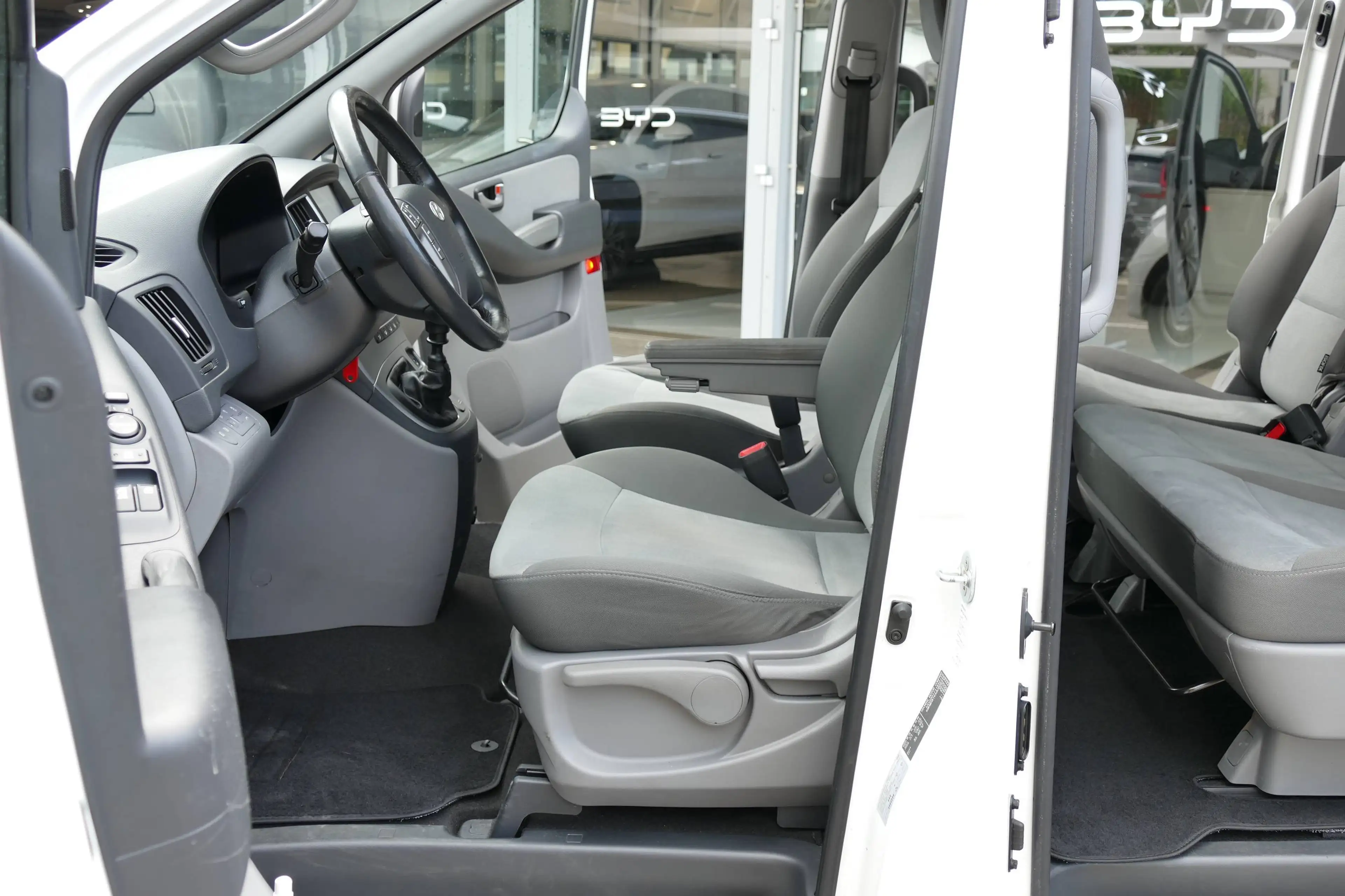 Hyundai H-1 Travel Trend 2.5 CRDI 8.Sitzer °AHK 2300 KG-Navi-Winter Paket° — photo 8
