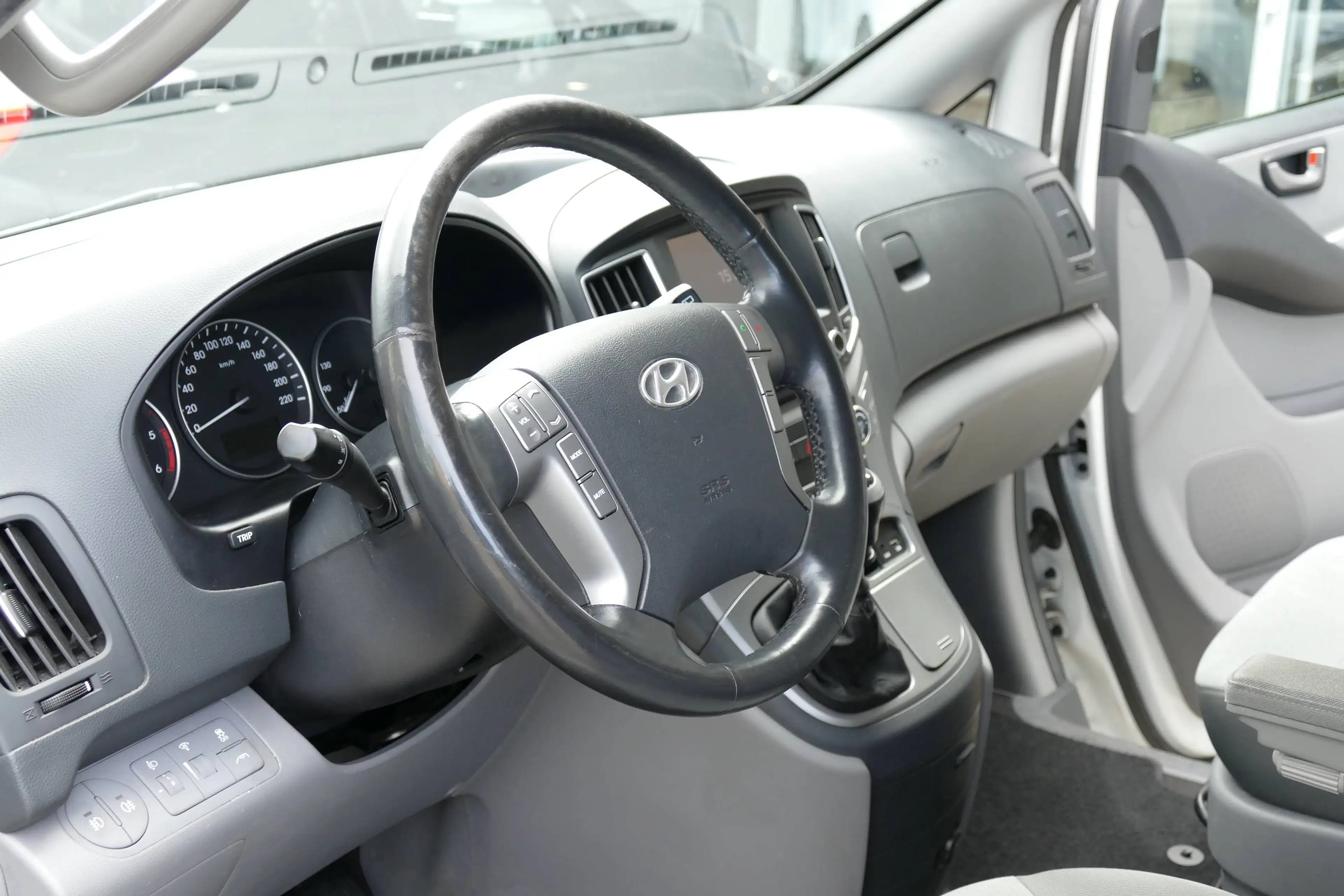 Hyundai H-1 Travel Trend 2.5 CRDI 8.Sitzer °AHK 2300 KG-Navi-Winter Paket° — photo 7