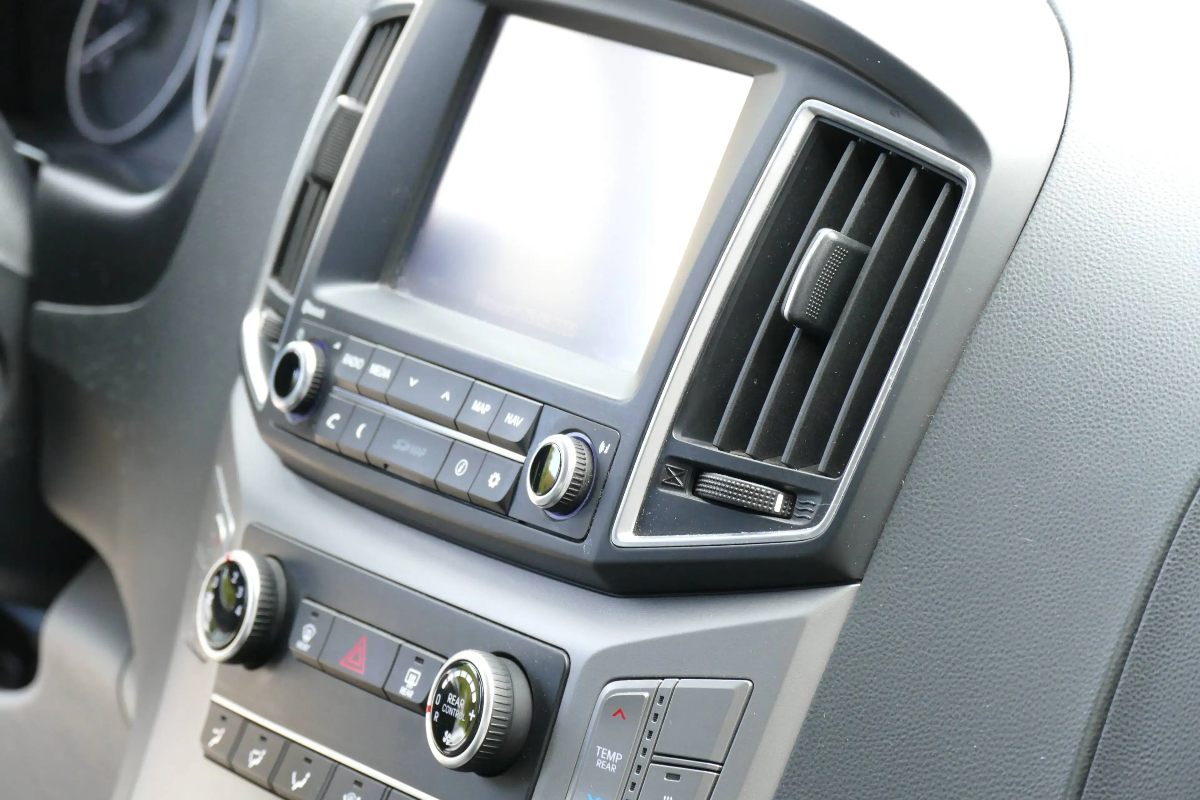 Hyundai H-1 Travel Trend 2.5 CRDI 8.Sitzer °AHK 2300 KG-Navi-Winter Paket° — photo 11