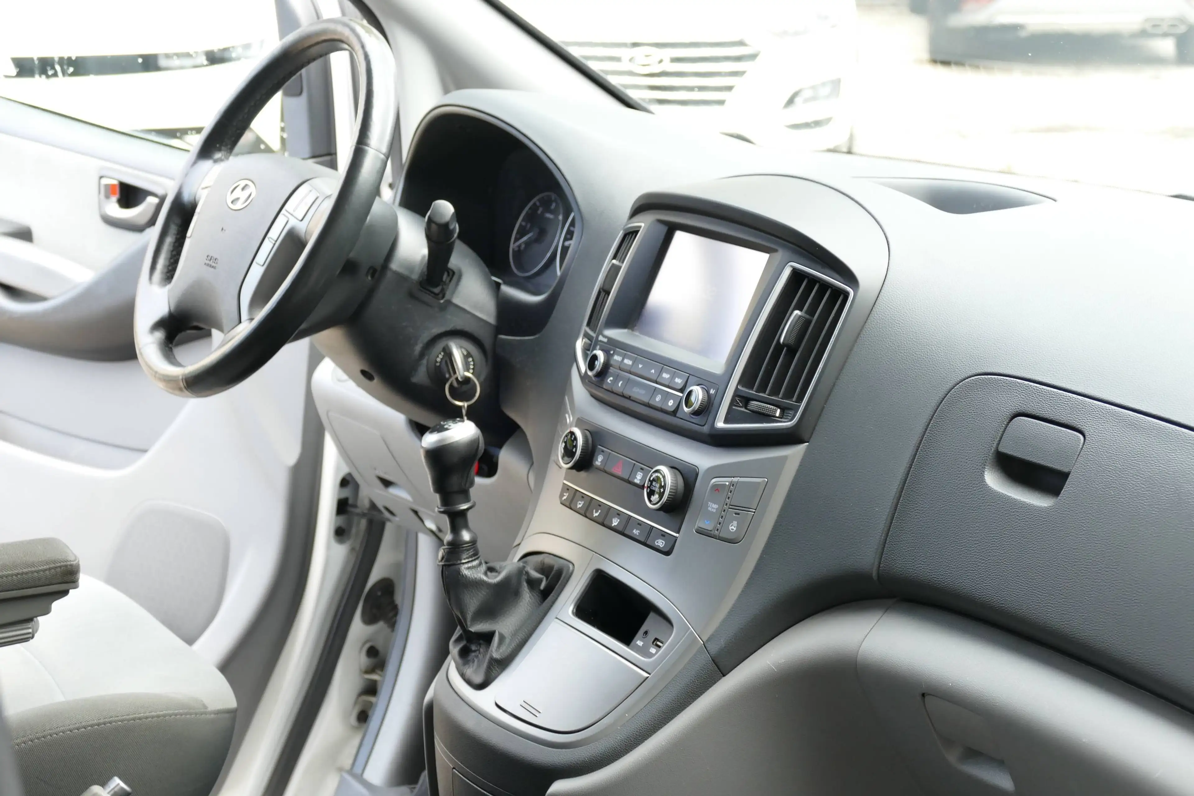 Hyundai H-1 Travel Trend 2.5 CRDI 8.Sitzer °AHK 2300 KG-Navi-Winter Paket° — photo 10