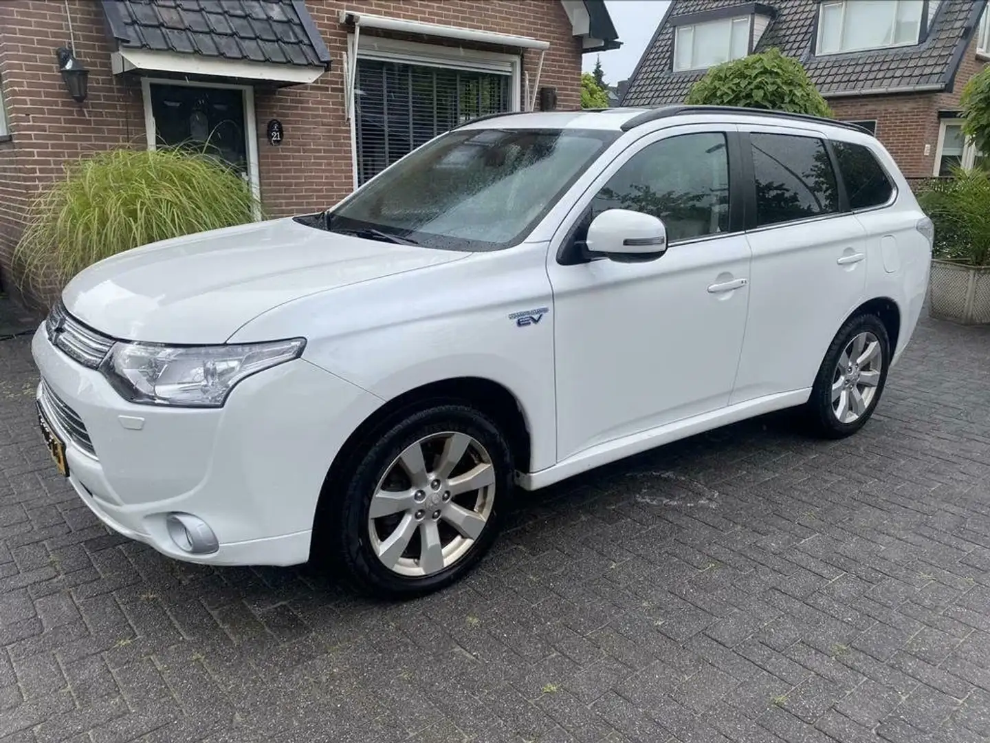 Mitsubishi Outlander Outlander 2.0 4WD Plug-In Hybrid Plus - 1