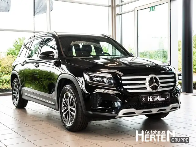 Mercedes-Benz GLB view 3