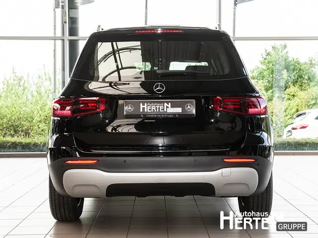 Mercedes-Benz GLB view 4