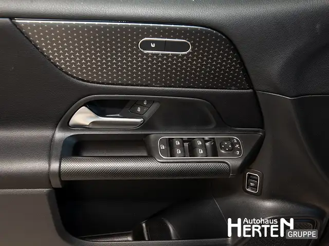 Mercedes-Benz GLB view 9