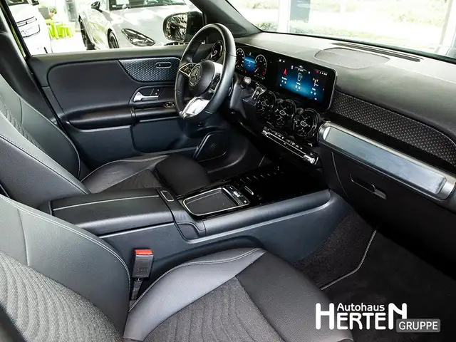 Mercedes-Benz GLB view 6