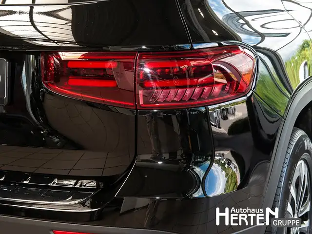 Mercedes-Benz GLB view 13