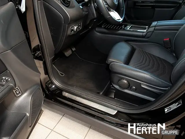 Mercedes-Benz GLB view 11
