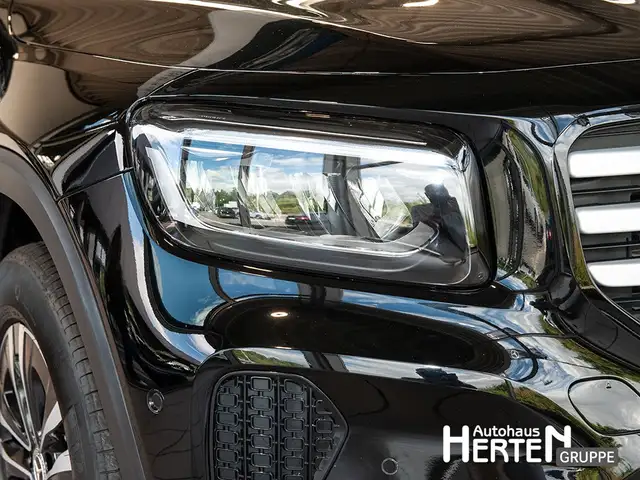 Mercedes-Benz GLB view 12