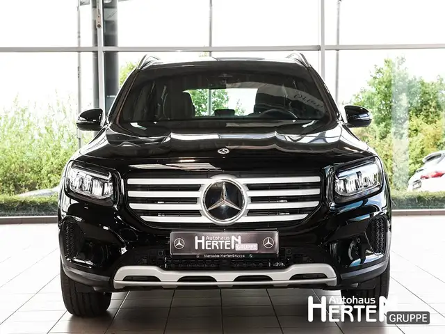 Mercedes-Benz GLB view 2