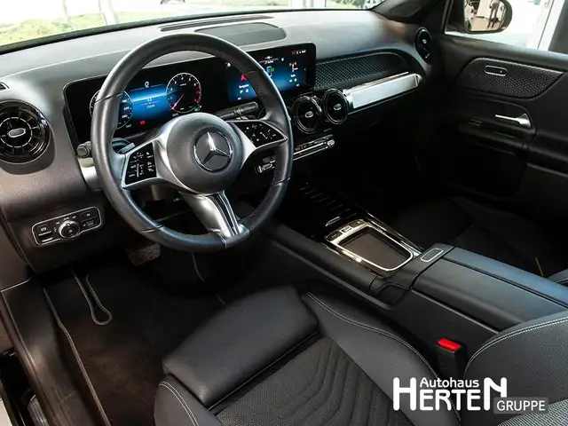 Mercedes-Benz GLB view 8