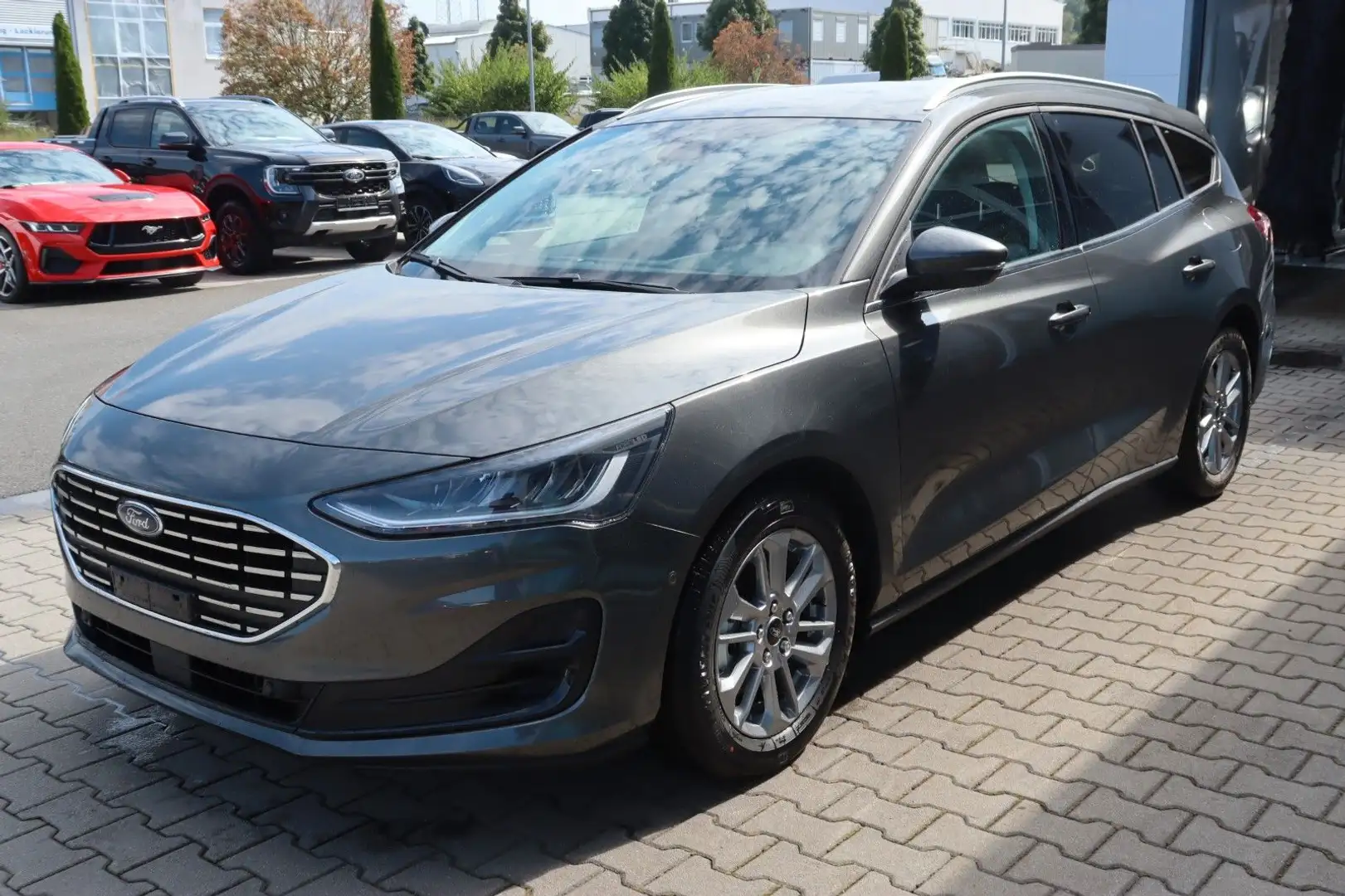 Ford Focus Titanium 1.5 DIESEL 4,99% FIN* AUTOMATIK Grau - 2